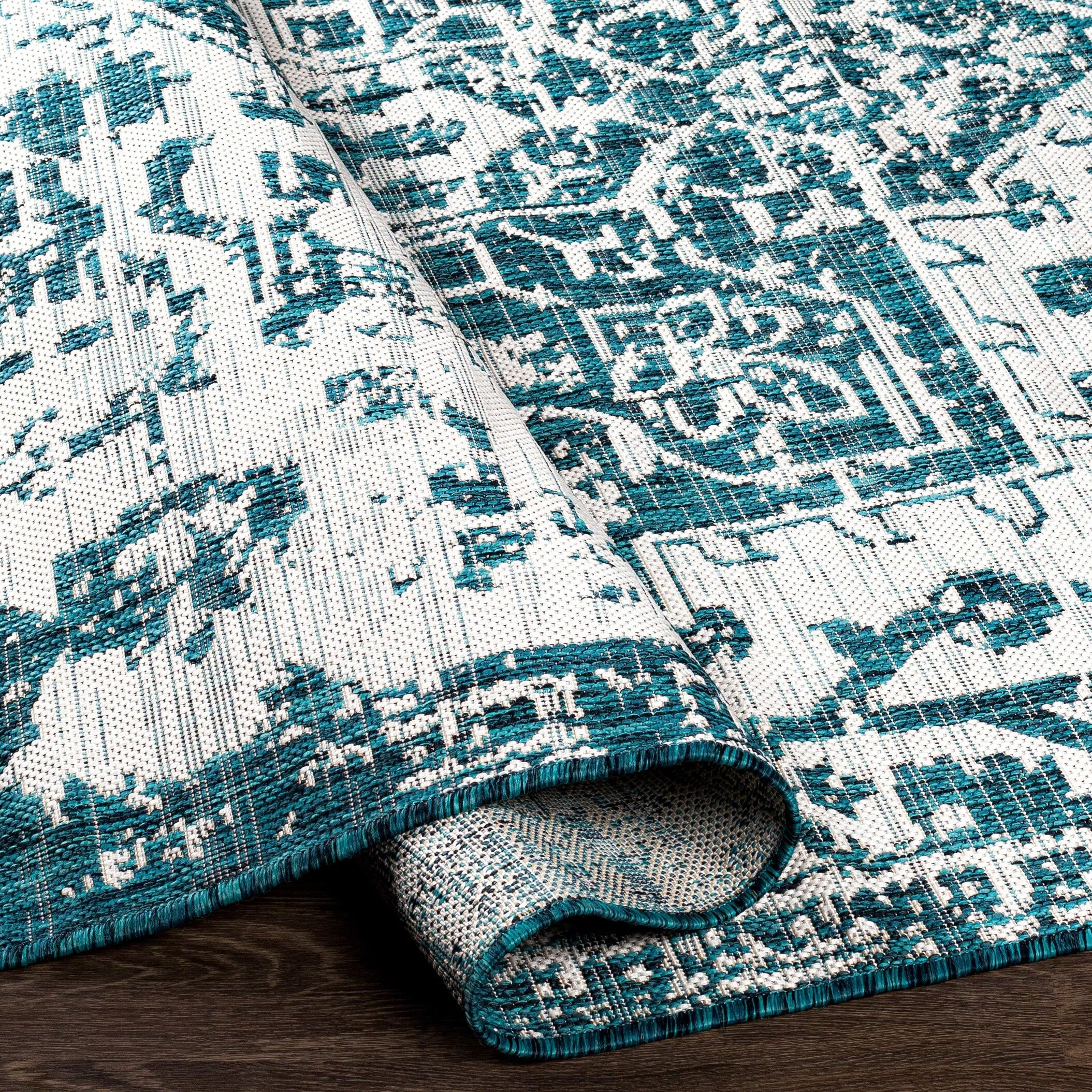 Livabliss Andell Indoor/ Outdoor Vintage Medallion Area Rug