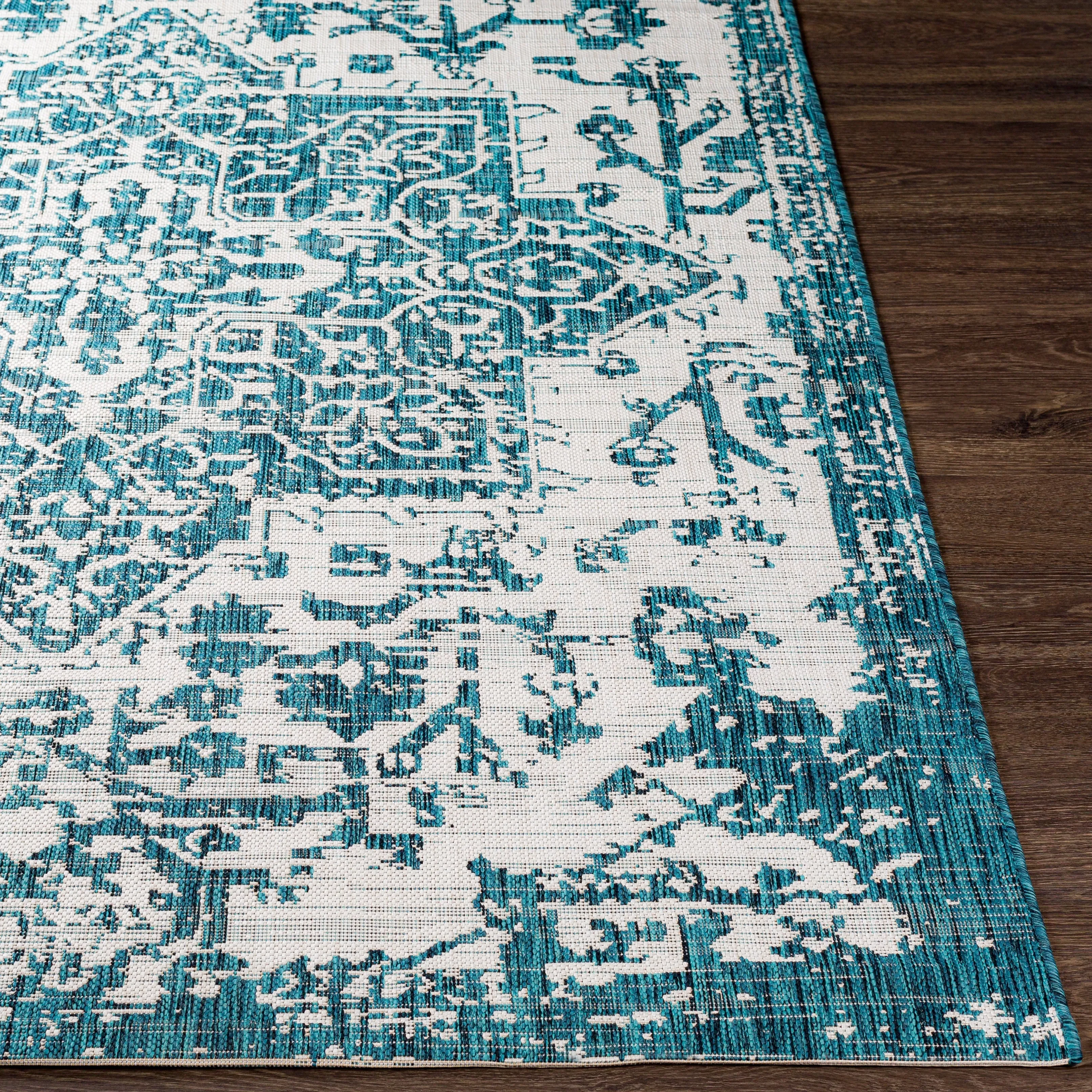 Livabliss Andell Indoor/ Outdoor Vintage Medallion Area Rug