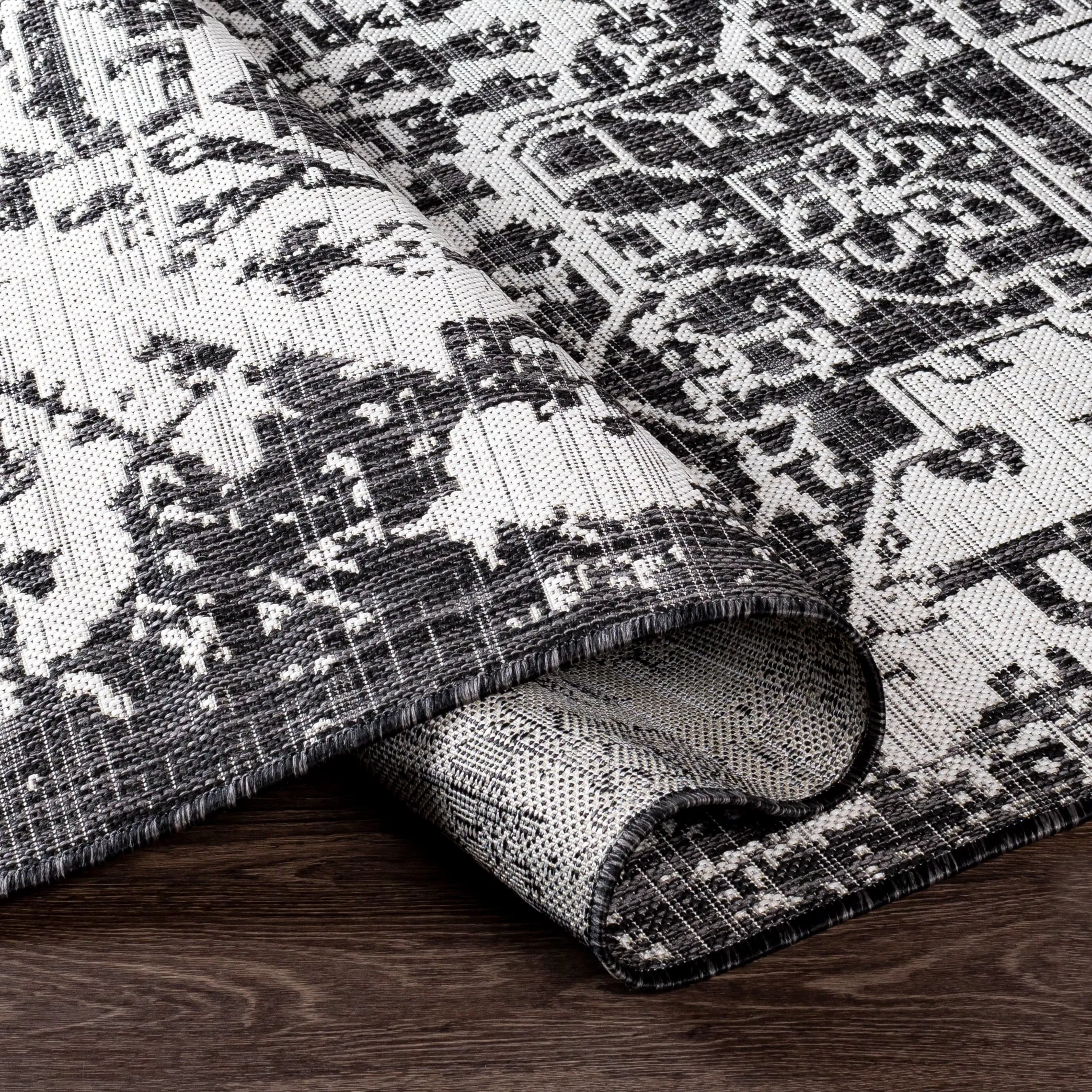 Livabliss Andell Indoor/ Outdoor Vintage Medallion Area Rug