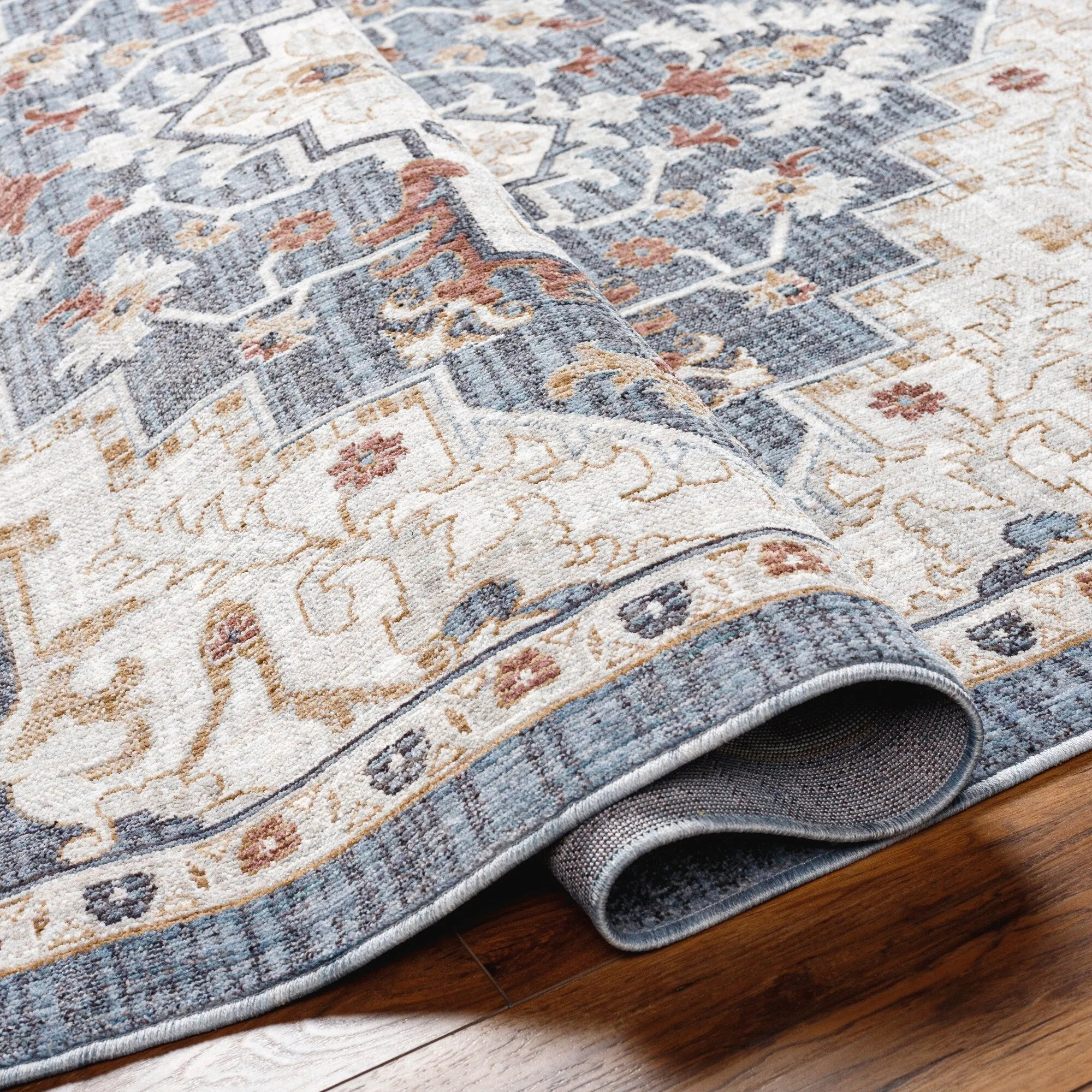 Livabliss Juliet Traditional Recycled Indoor / Outdoor Area Rug