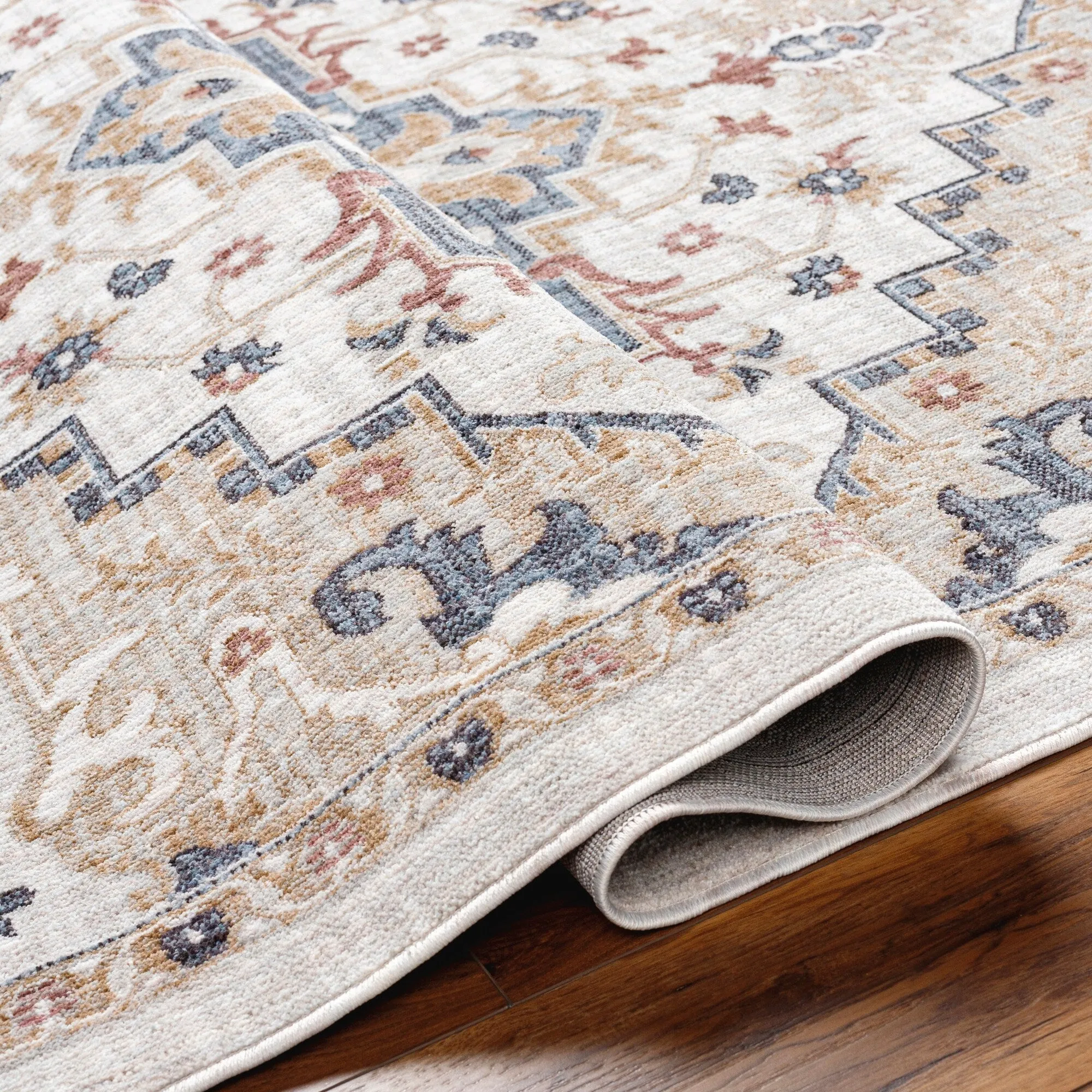 Livabliss Juliet Traditional Recycled Indoor / Outdoor Area Rug