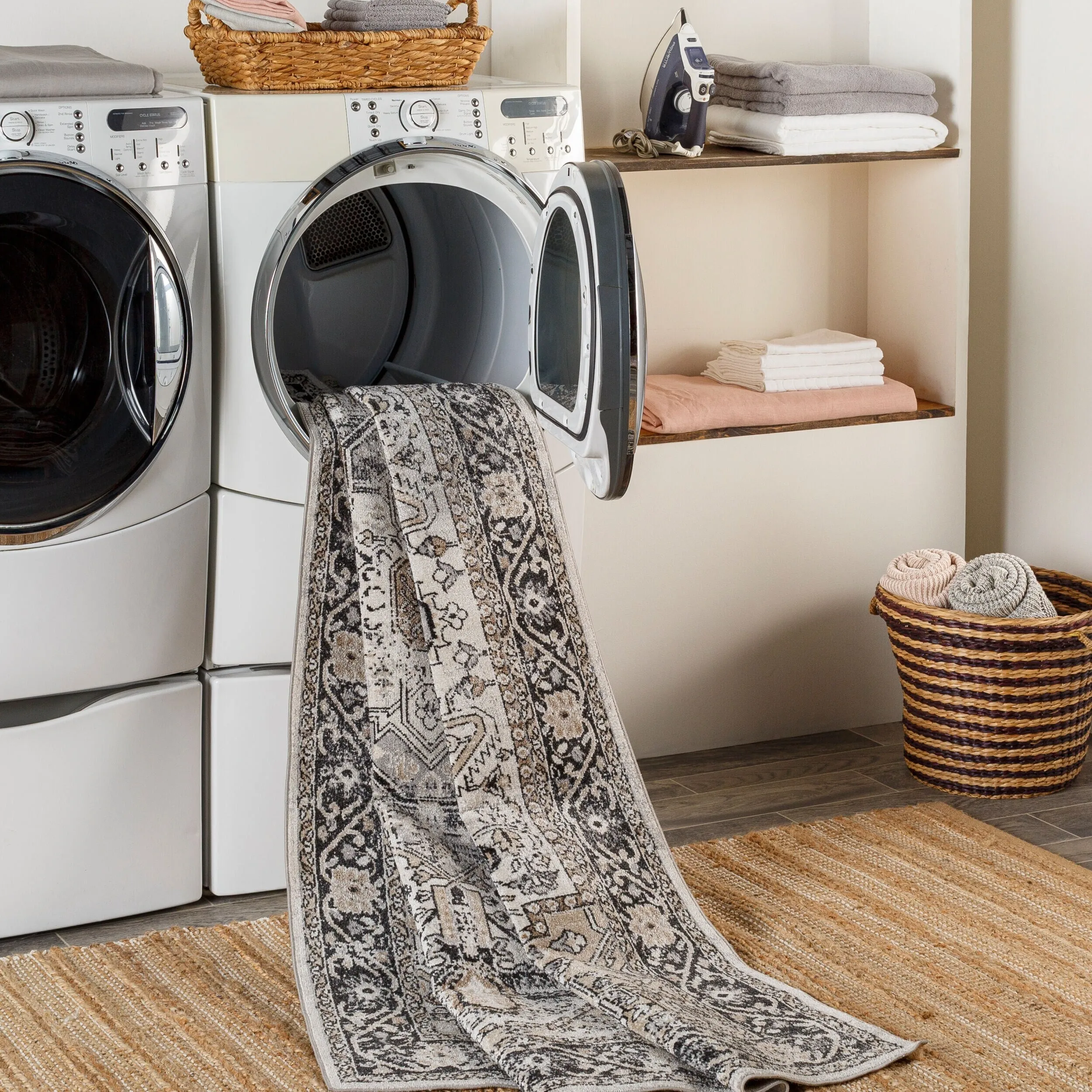 Livabliss Lavadora Updated Traditional Medallion Washable Area Rug