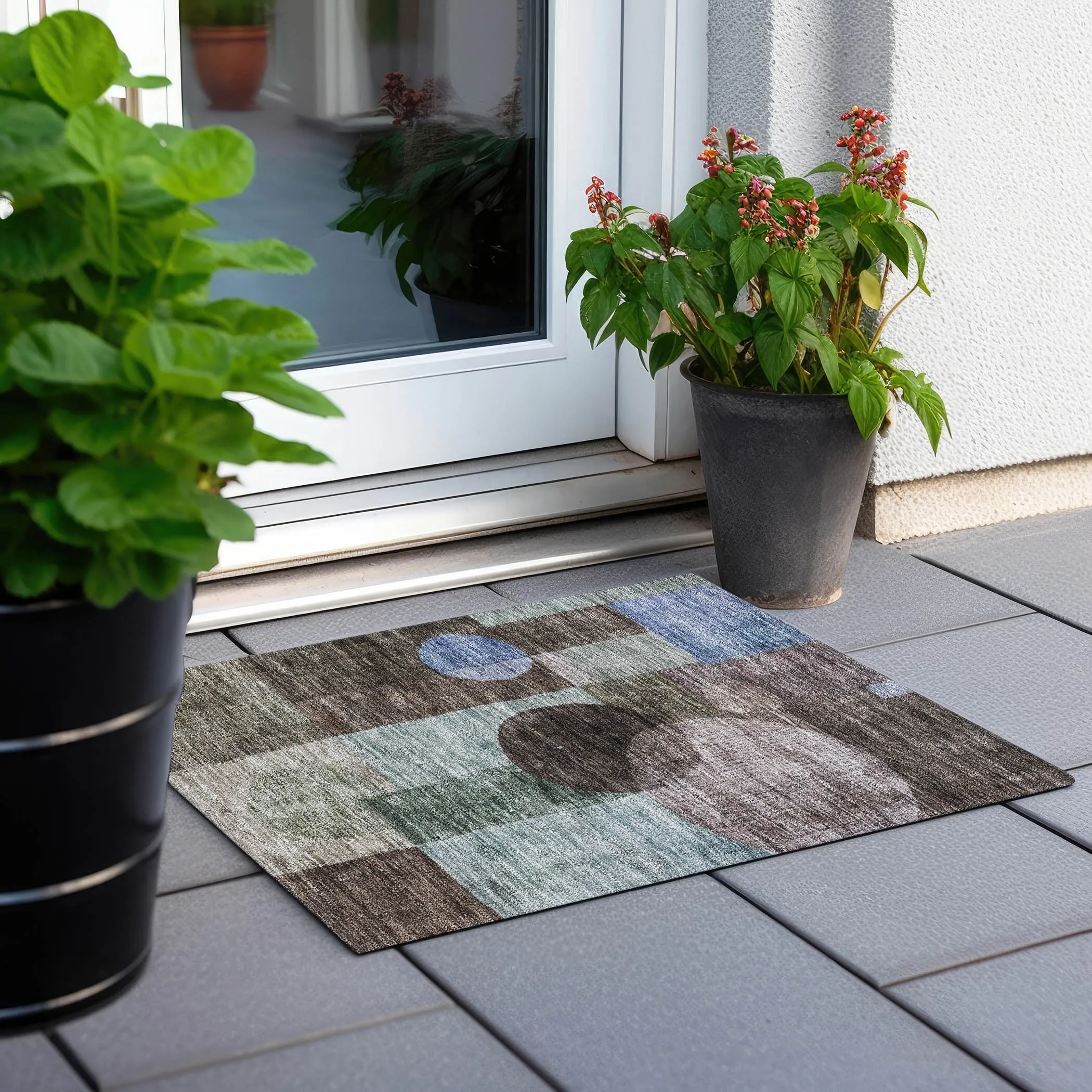 Machine Washable Indoor/ Outdoor Abstract Geo Chantille Rug
