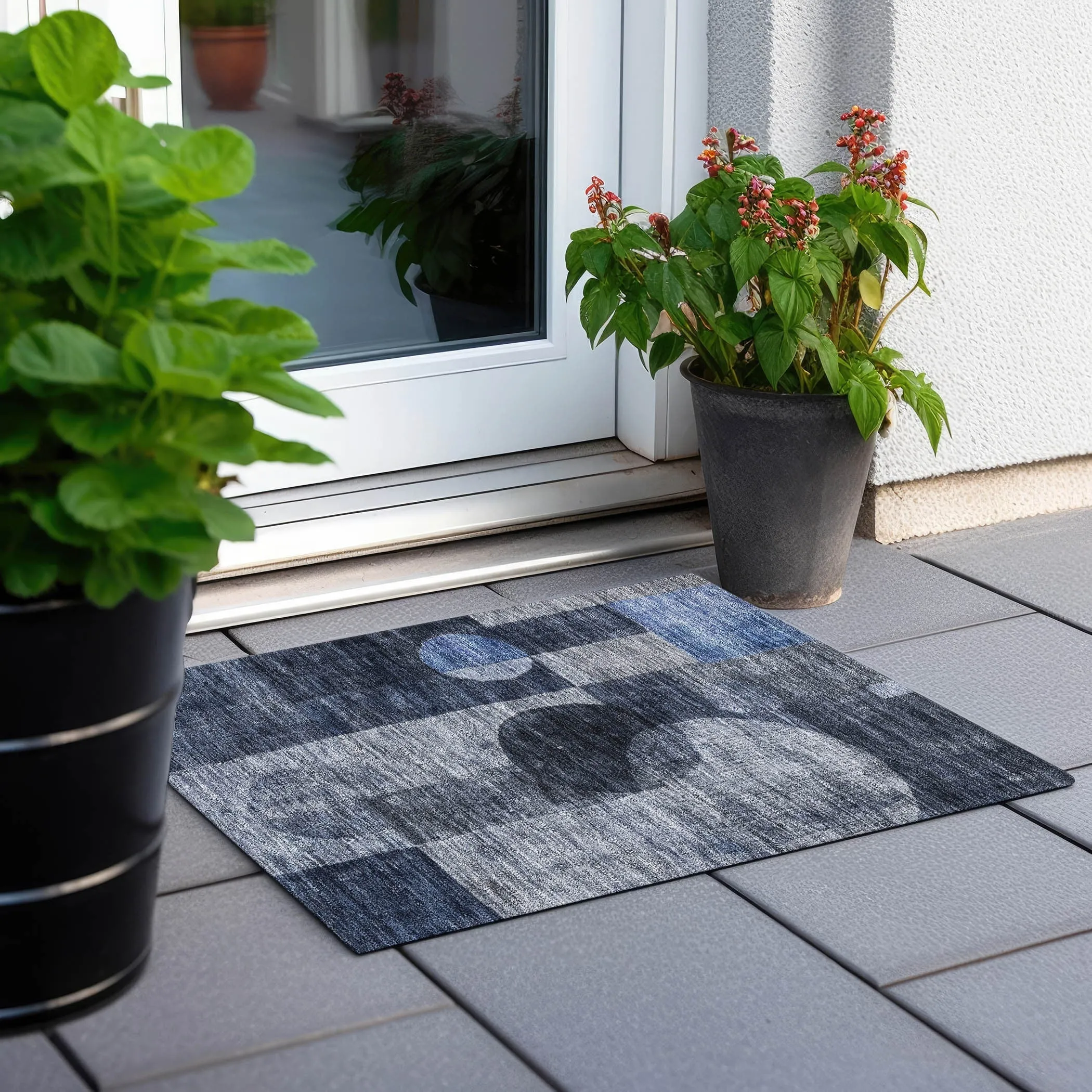 Machine Washable Indoor/ Outdoor Abstract Geo Chantille Rug