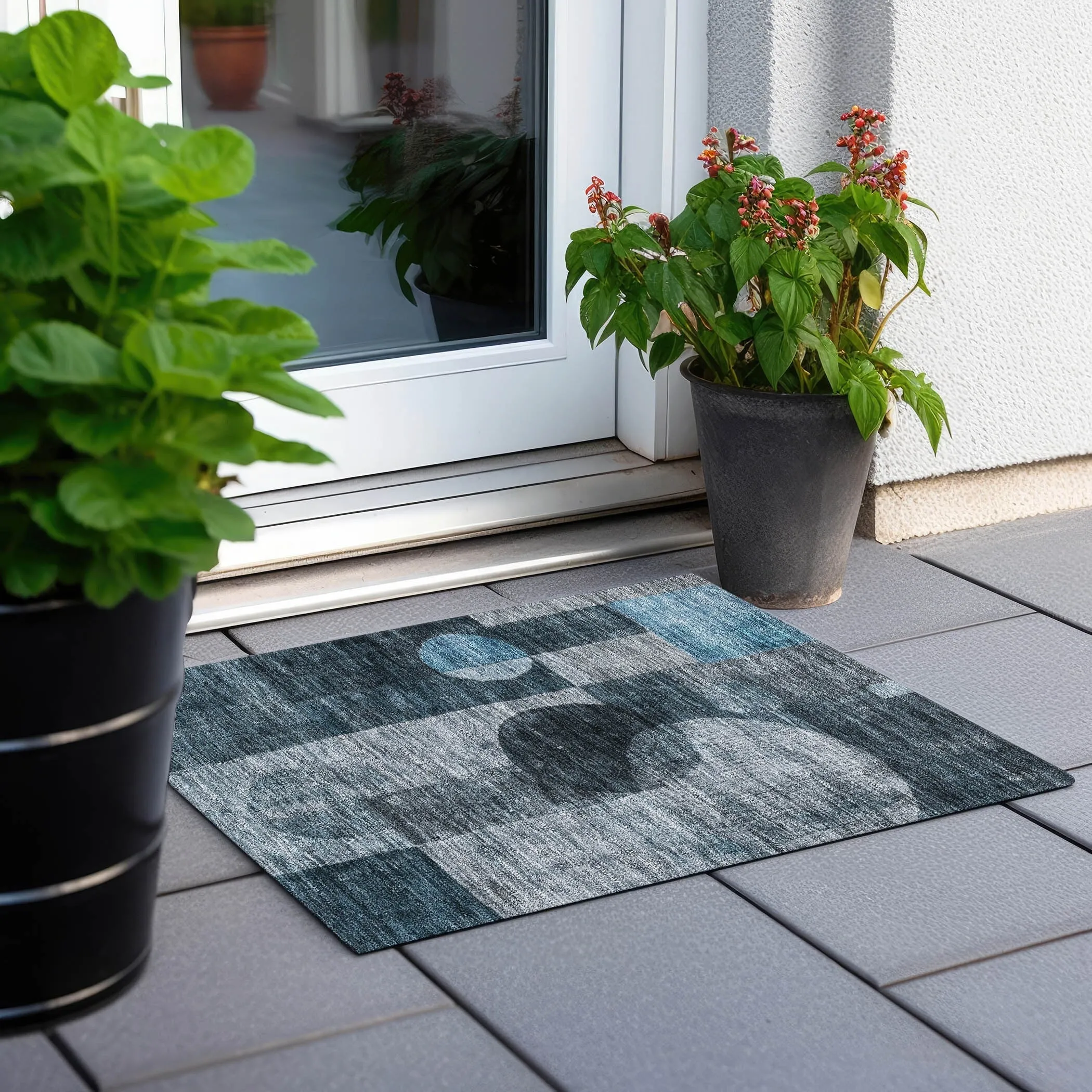 Machine Washable Indoor/ Outdoor Abstract Geo Chantille Rug