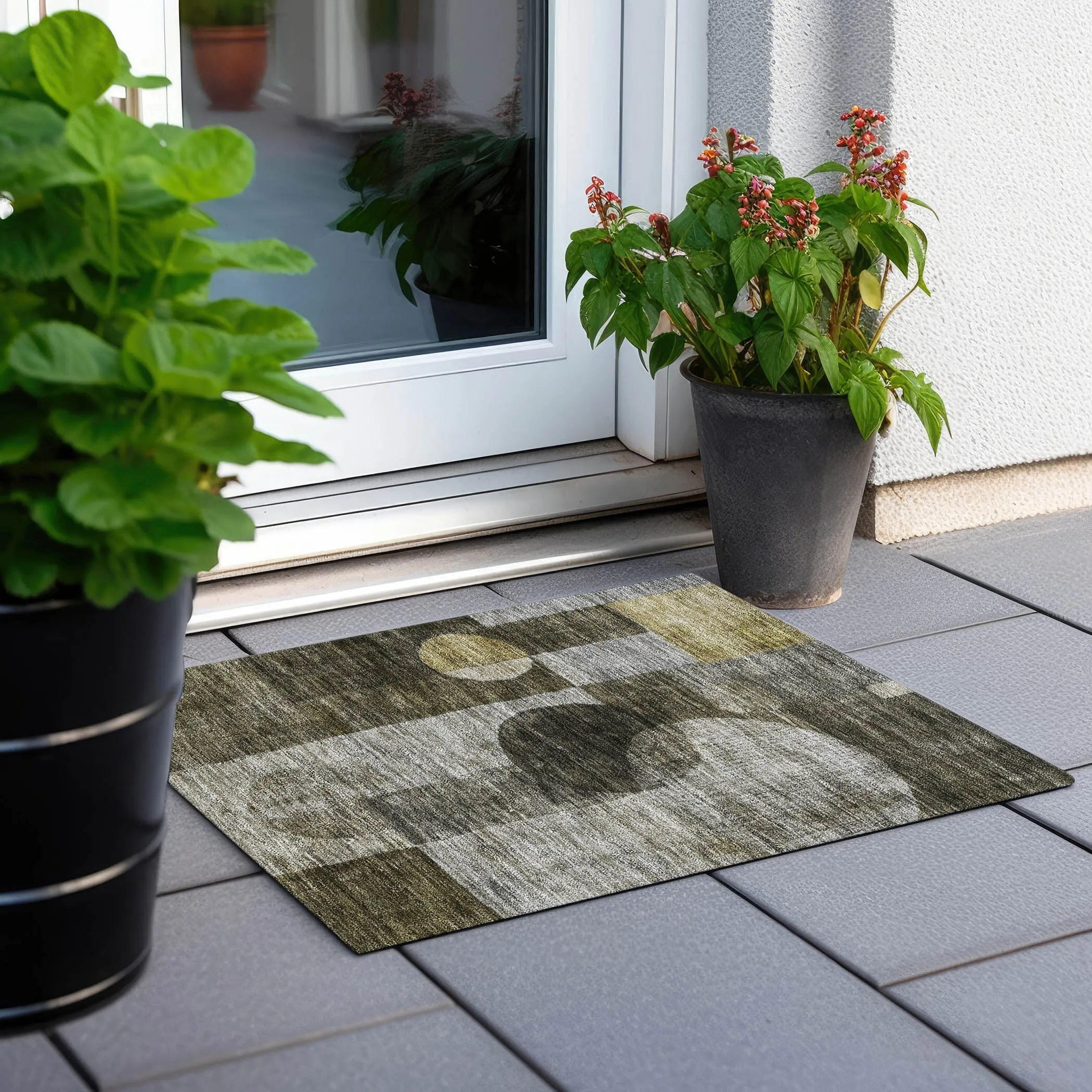 Machine Washable Indoor/ Outdoor Abstract Geo Chantille Rug