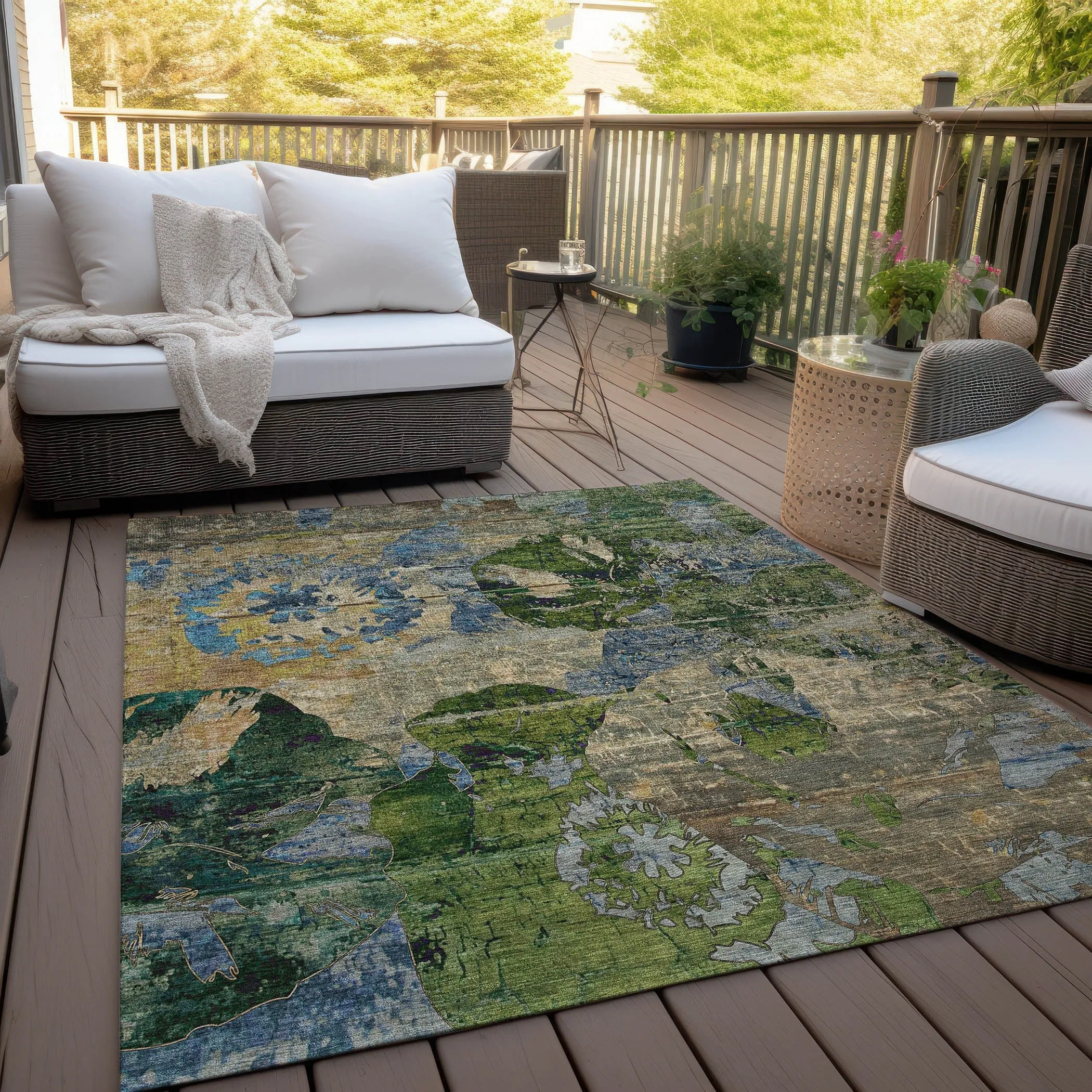 Machine Washable Indoor/ Outdoor Abstract Leaves Chantille Rug