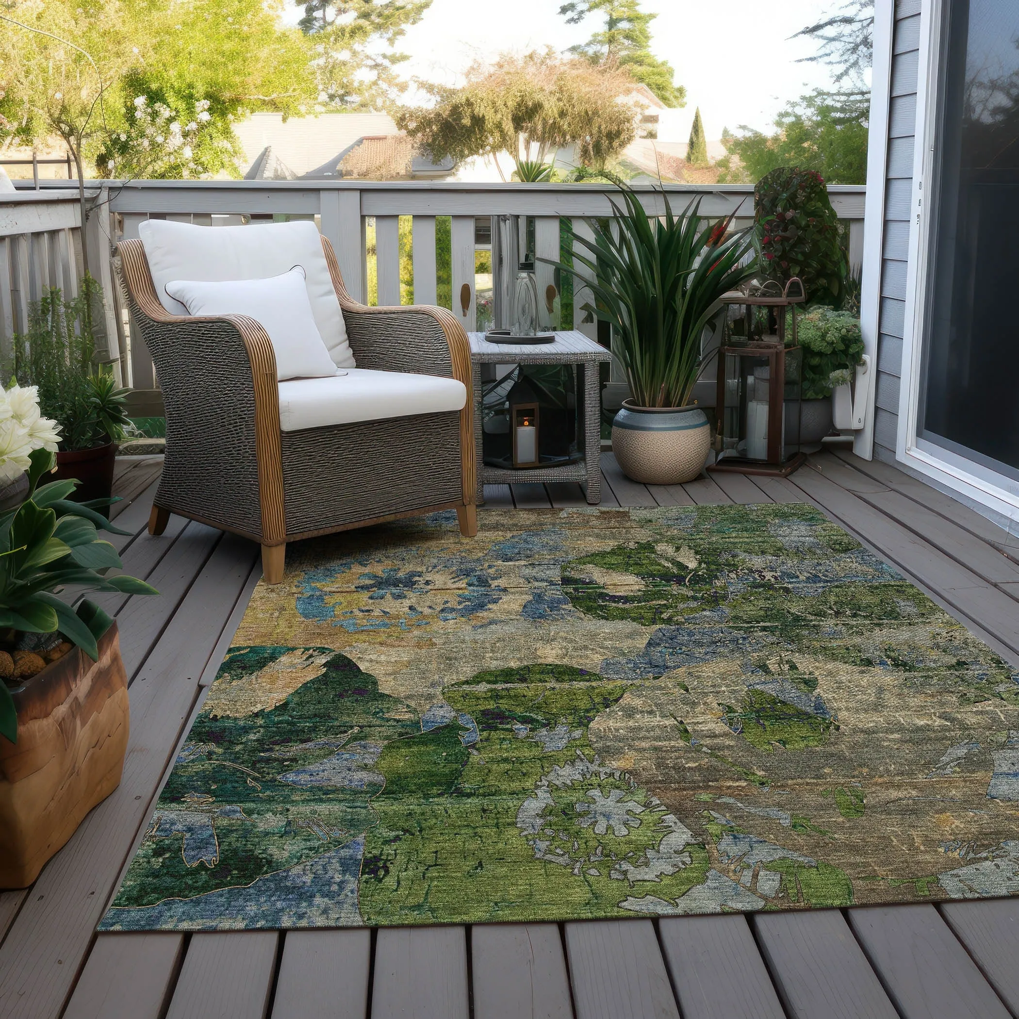 Machine Washable Indoor/ Outdoor Abstract Leaves Chantille Rug