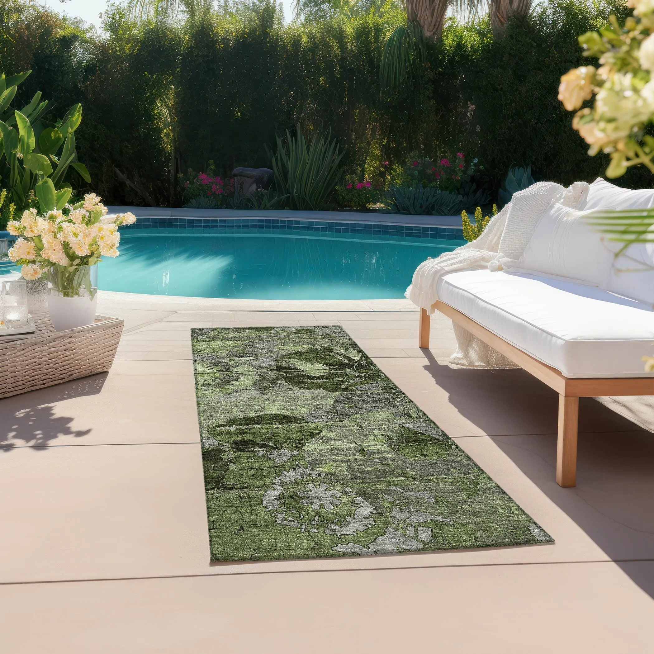 Machine Washable Indoor/ Outdoor Abstract Leaves Chantille Rug