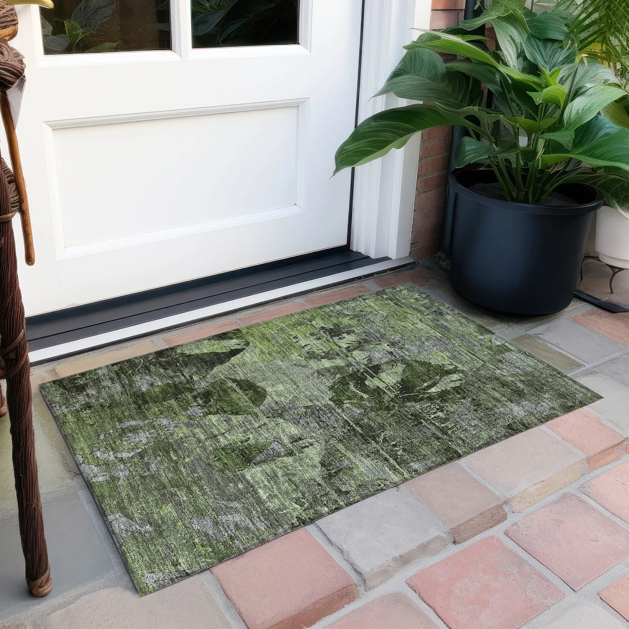 Machine Washable Indoor/ Outdoor Abstract Leaves Chantille Rug