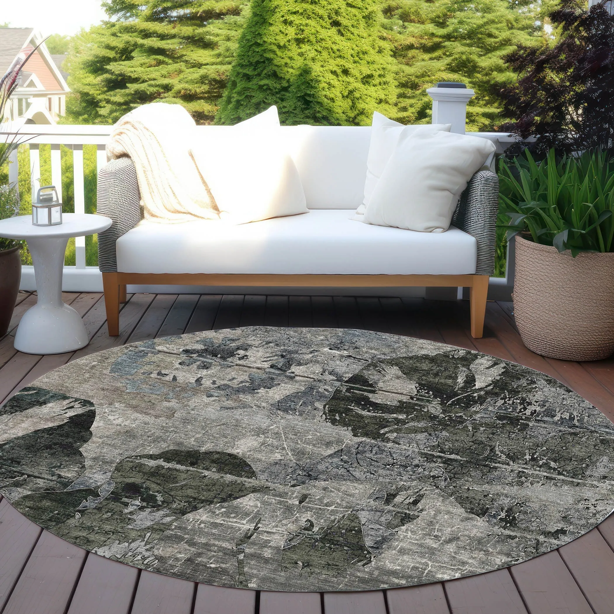 Machine Washable Indoor/ Outdoor Abstract Leaves Chantille Rug