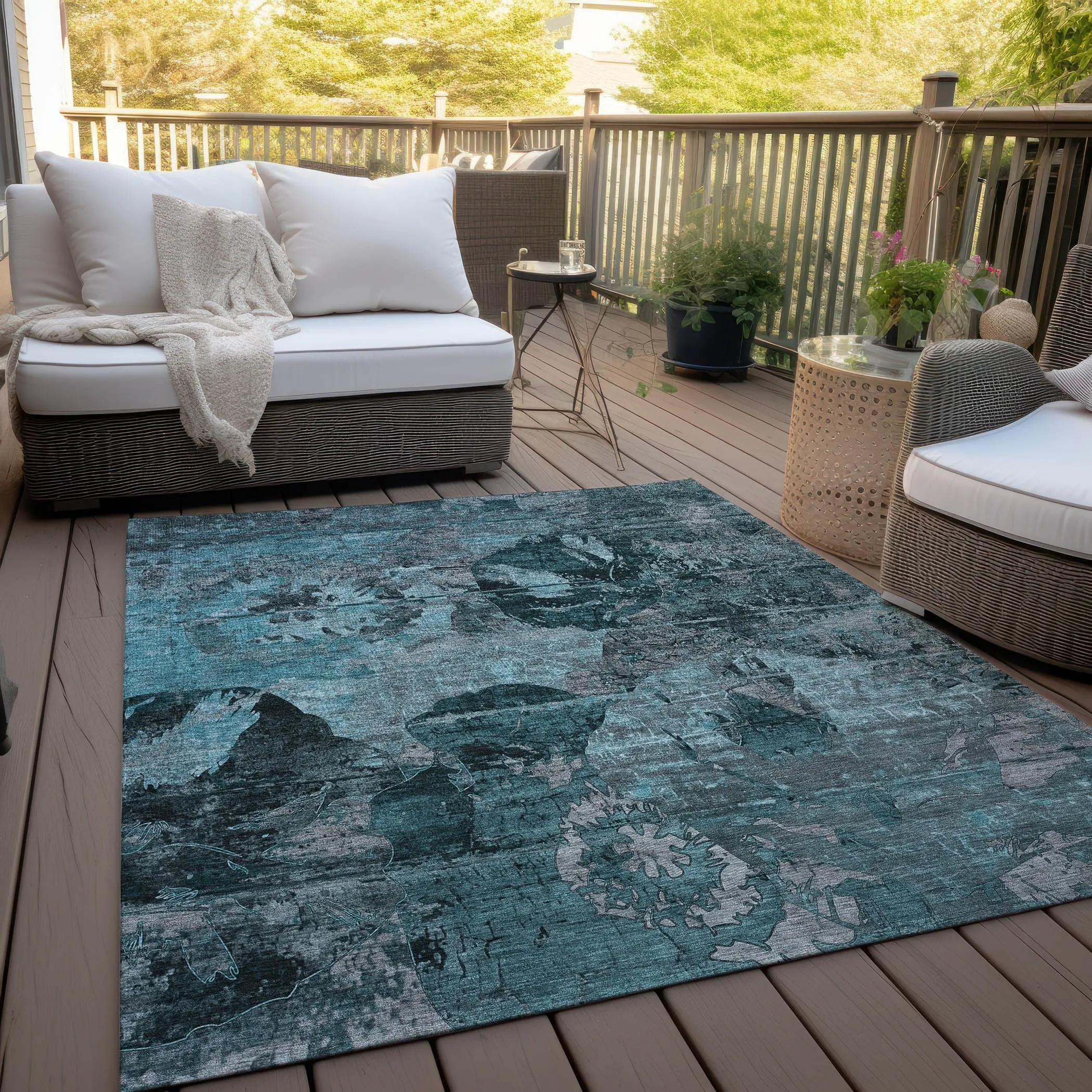 Machine Washable Indoor/ Outdoor Abstract Leaves Chantille Rug