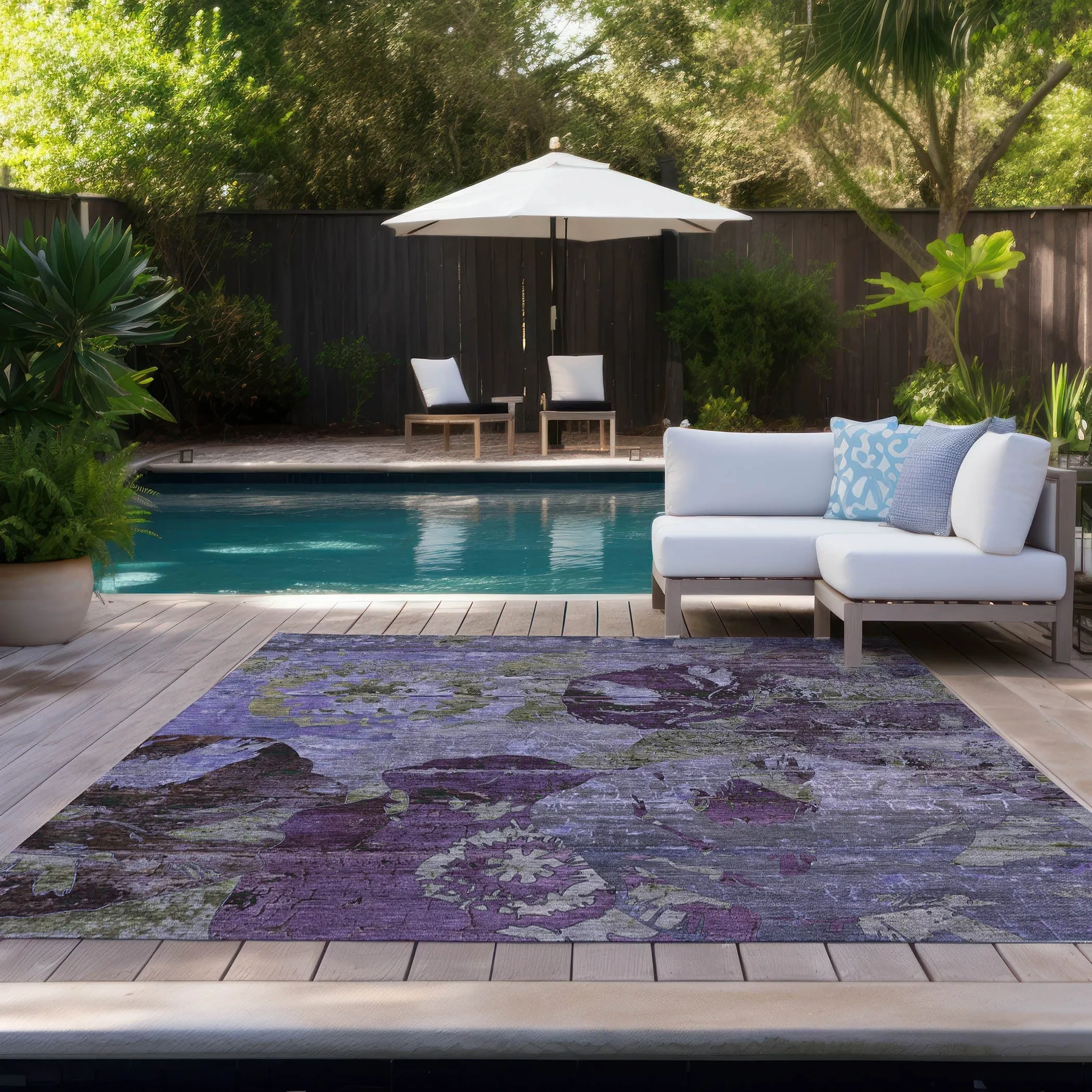 Machine Washable Indoor/ Outdoor Abstract Leaves Chantille Rug