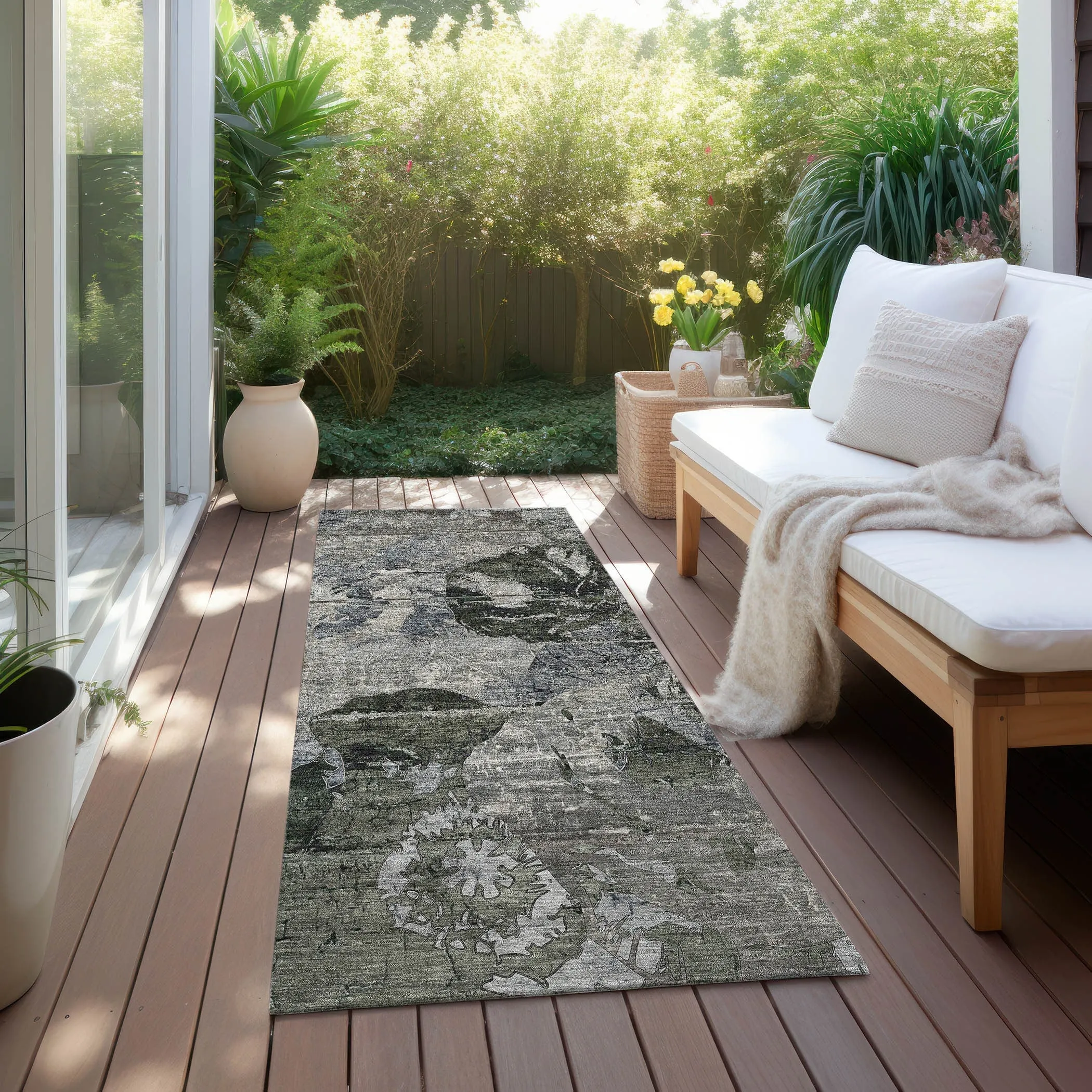 Machine Washable Indoor/ Outdoor Abstract Leaves Chantille Rug