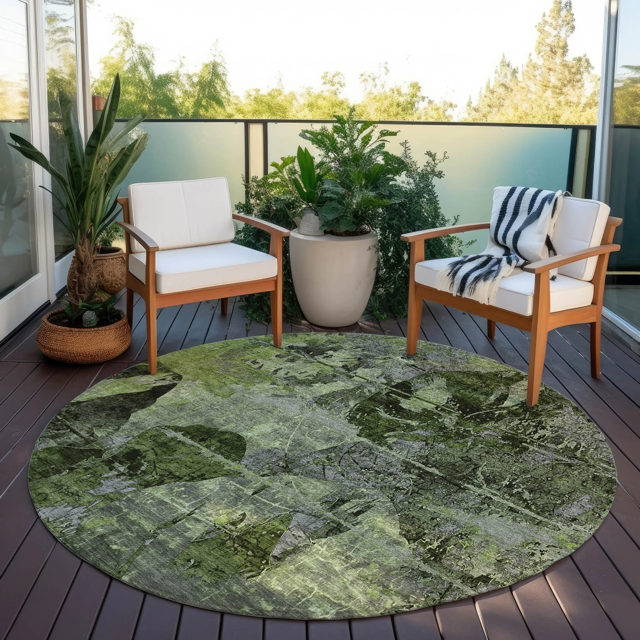 Machine Washable Indoor/ Outdoor Abstract Leaves Chantille Rug