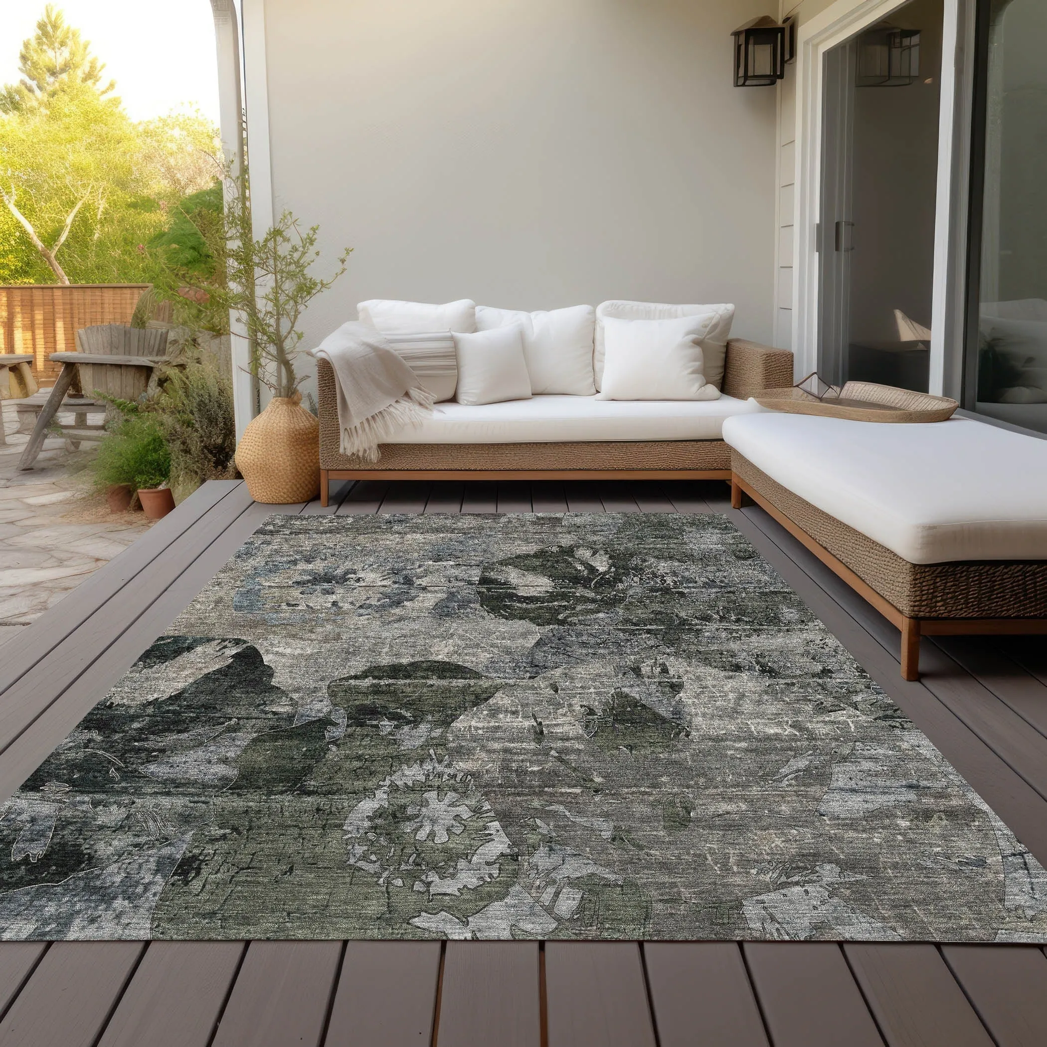 Machine Washable Indoor/ Outdoor Abstract Leaves Chantille Rug