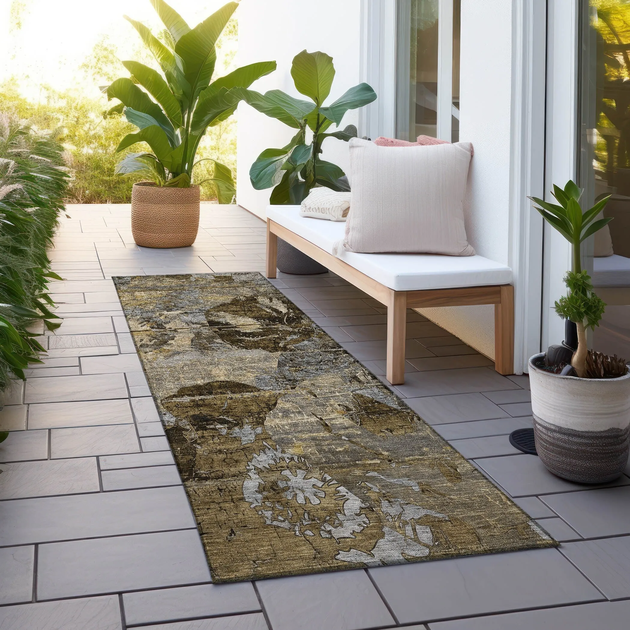 Machine Washable Indoor/ Outdoor Abstract Leaves Chantille Rug