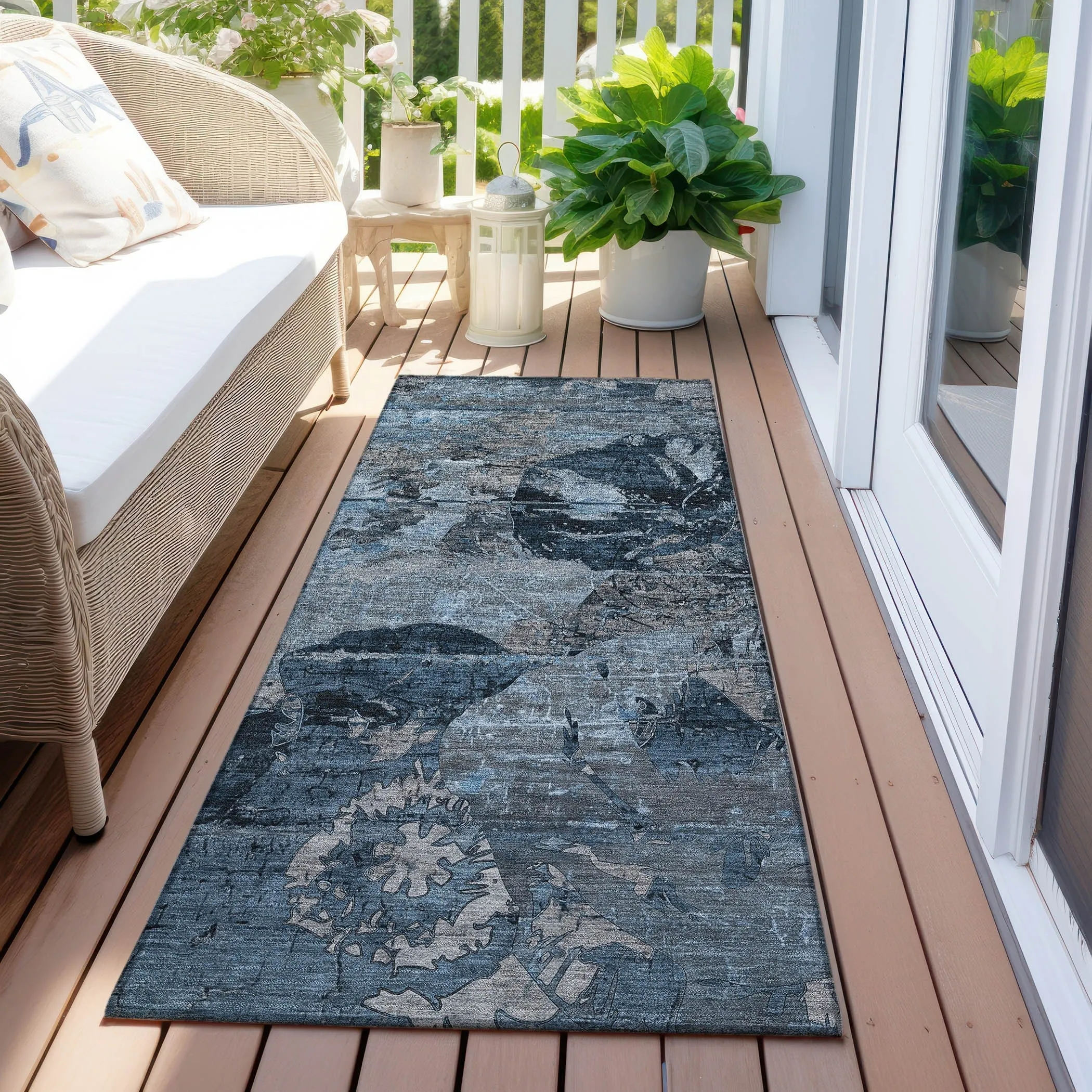 Machine Washable Indoor/ Outdoor Abstract Leaves Chantille Rug