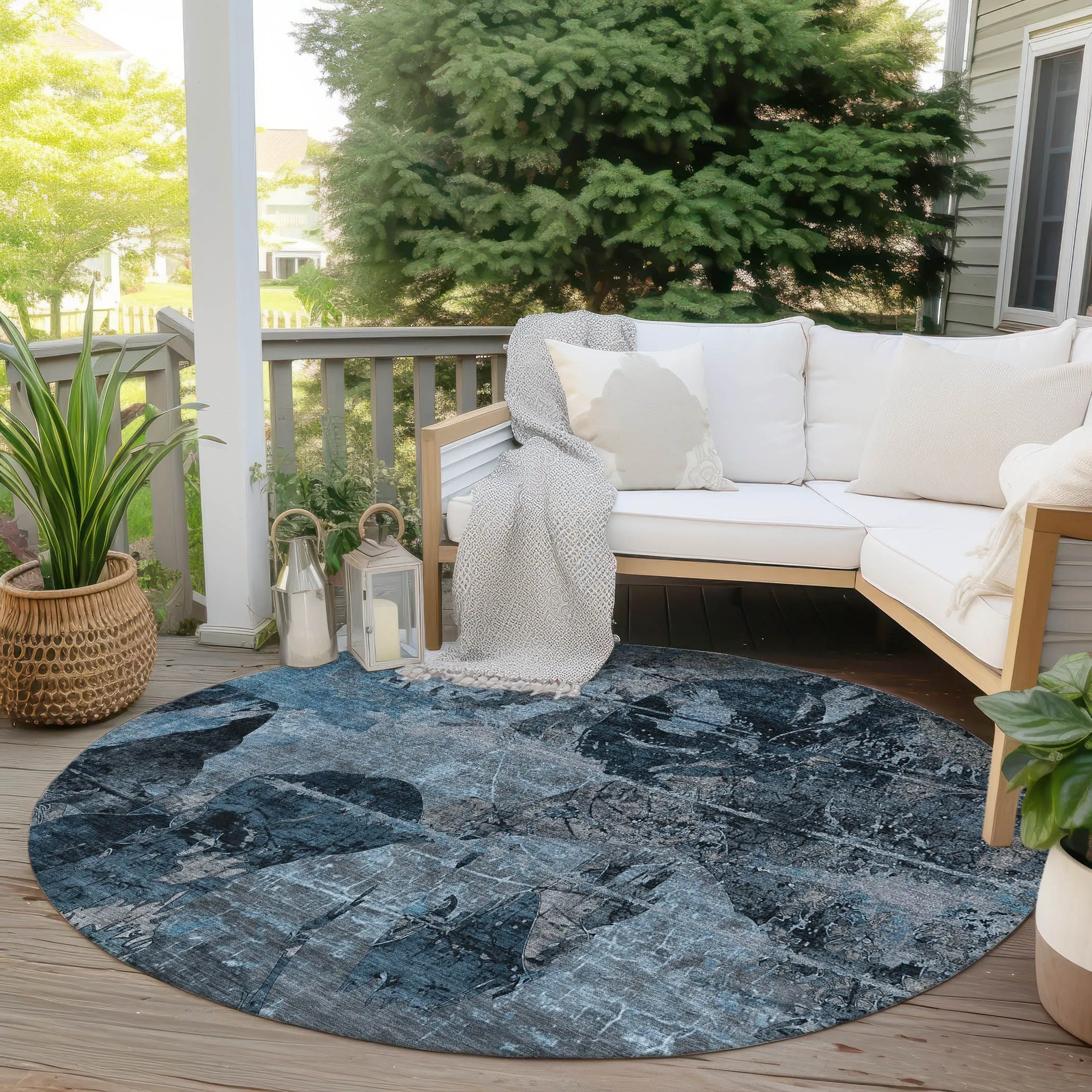 Machine Washable Indoor/ Outdoor Abstract Leaves Chantille Rug