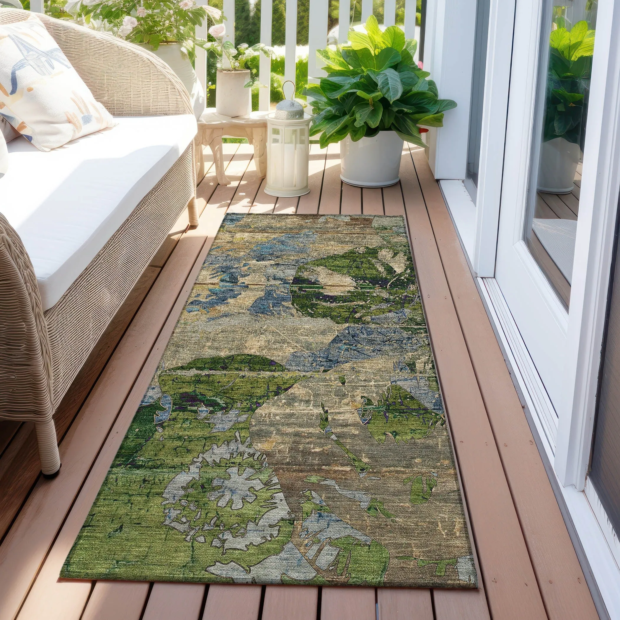 Machine Washable Indoor/ Outdoor Abstract Leaves Chantille Rug