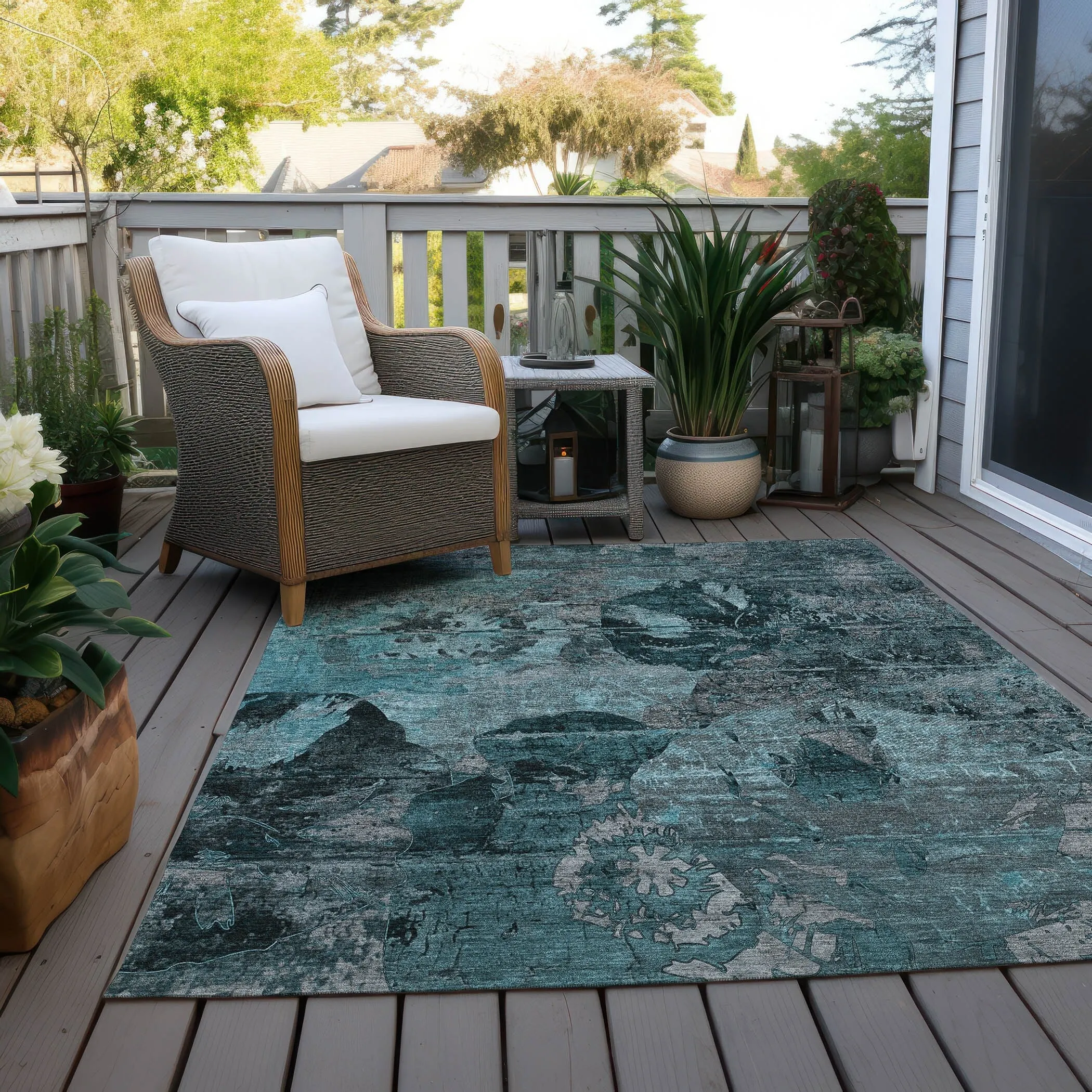 Machine Washable Indoor/ Outdoor Abstract Leaves Chantille Rug