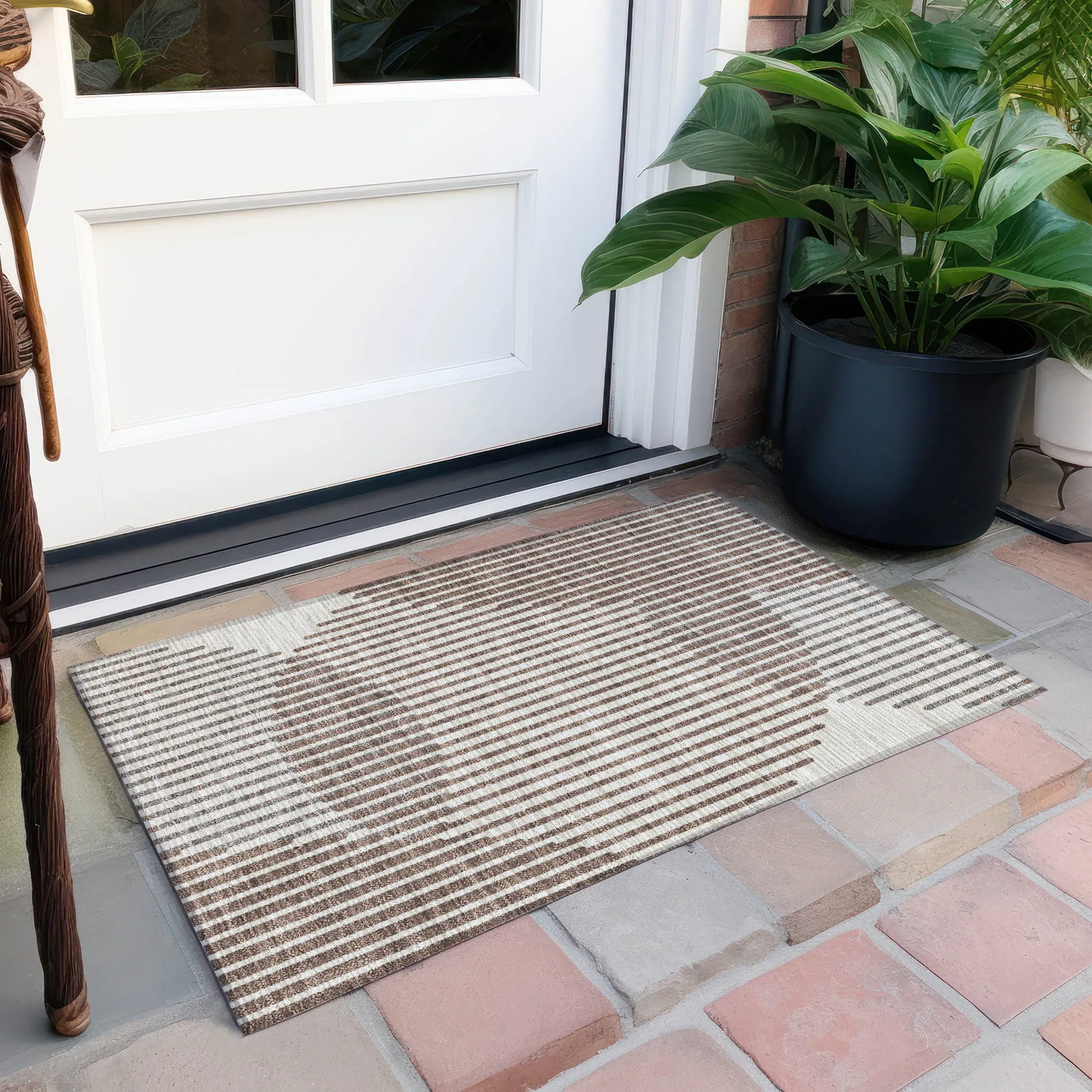 Machine Washable Indoor/ Outdoor Abstract Stripe Chantille Rug