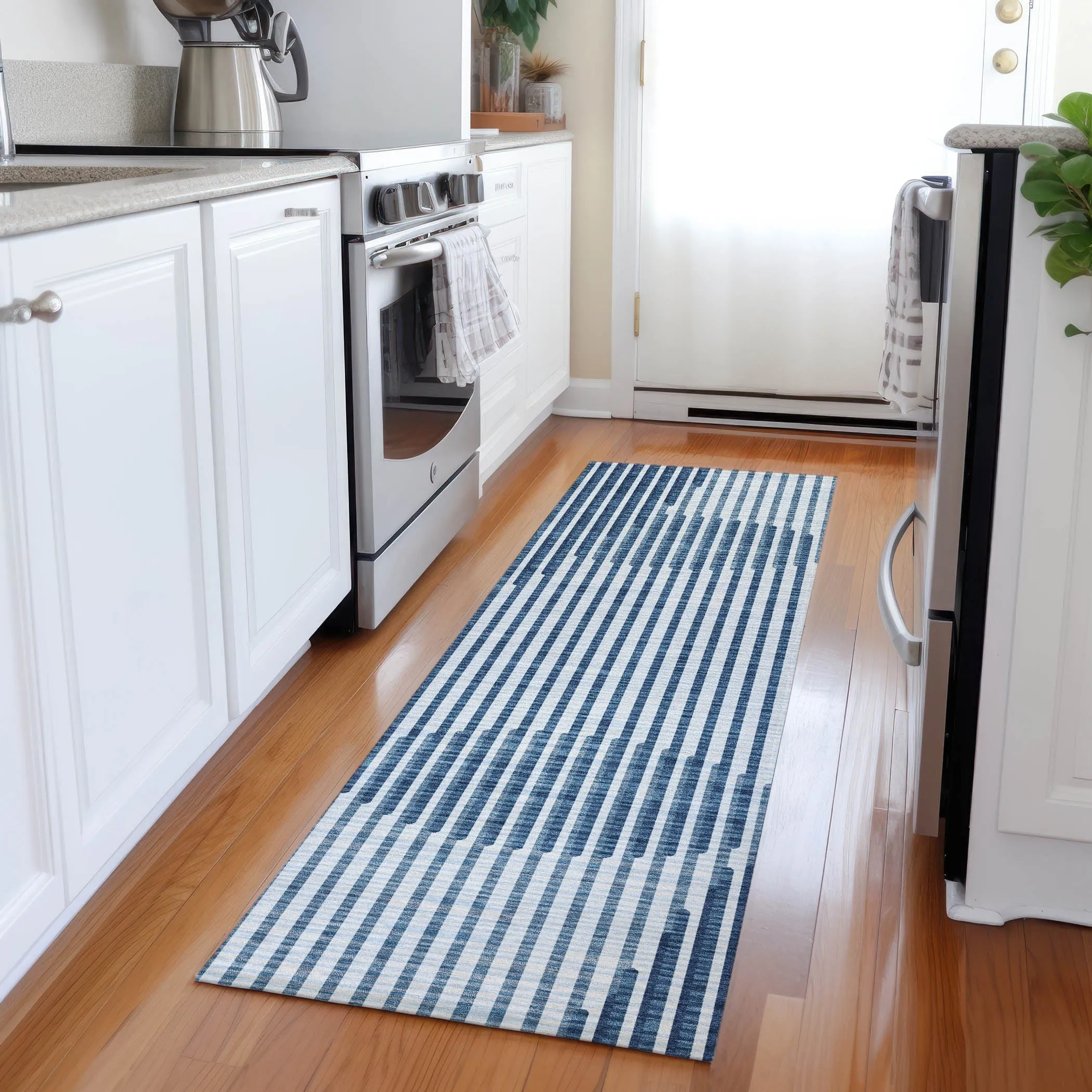 Machine Washable Indoor/ Outdoor Abstract Stripe Chantille Rug