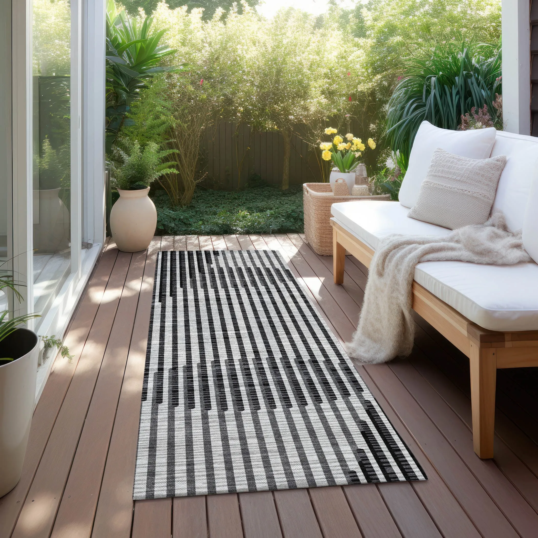 Machine Washable Indoor/ Outdoor Abstract Stripe Chantille Rug