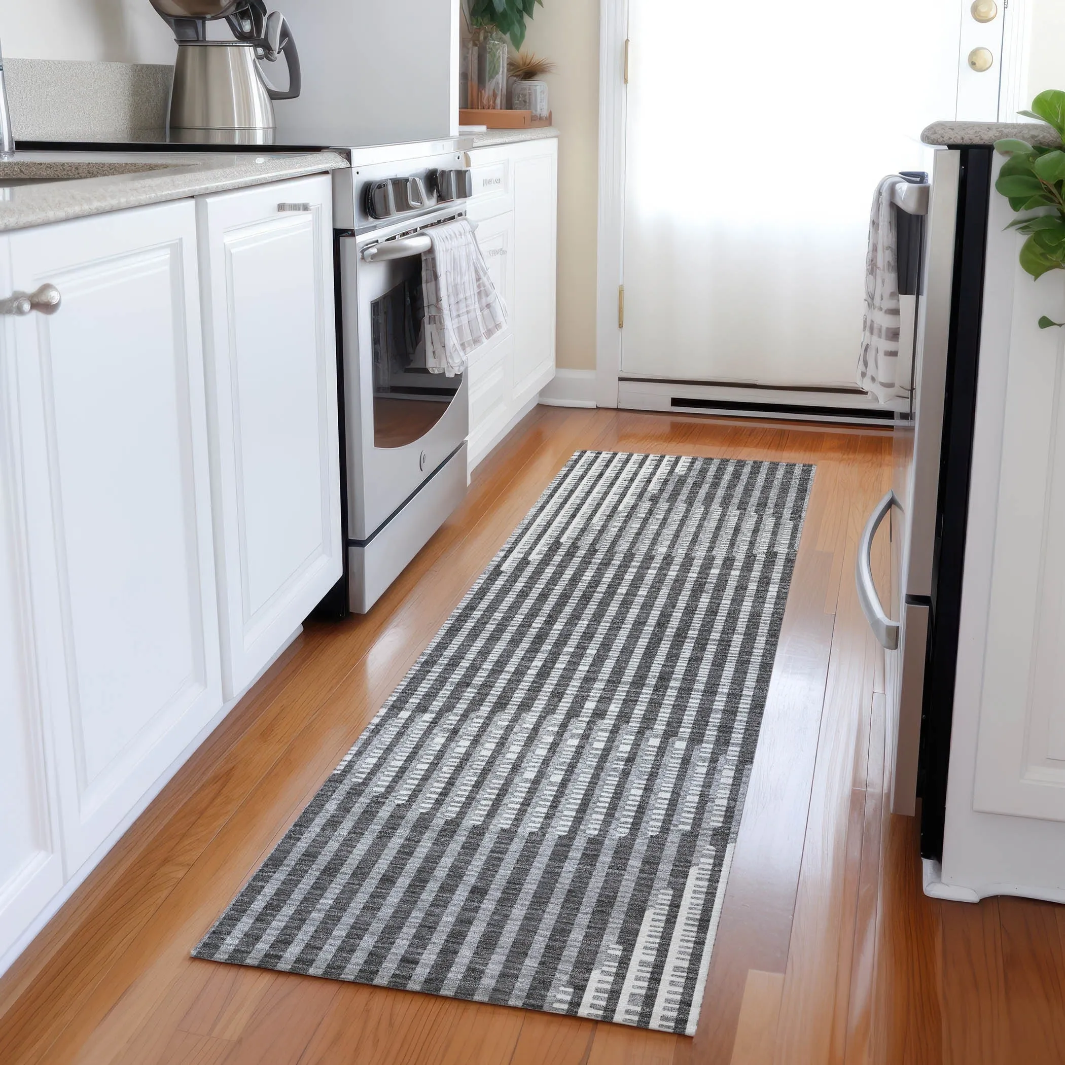 Machine Washable Indoor/ Outdoor Abstract Stripe Chantille Rug