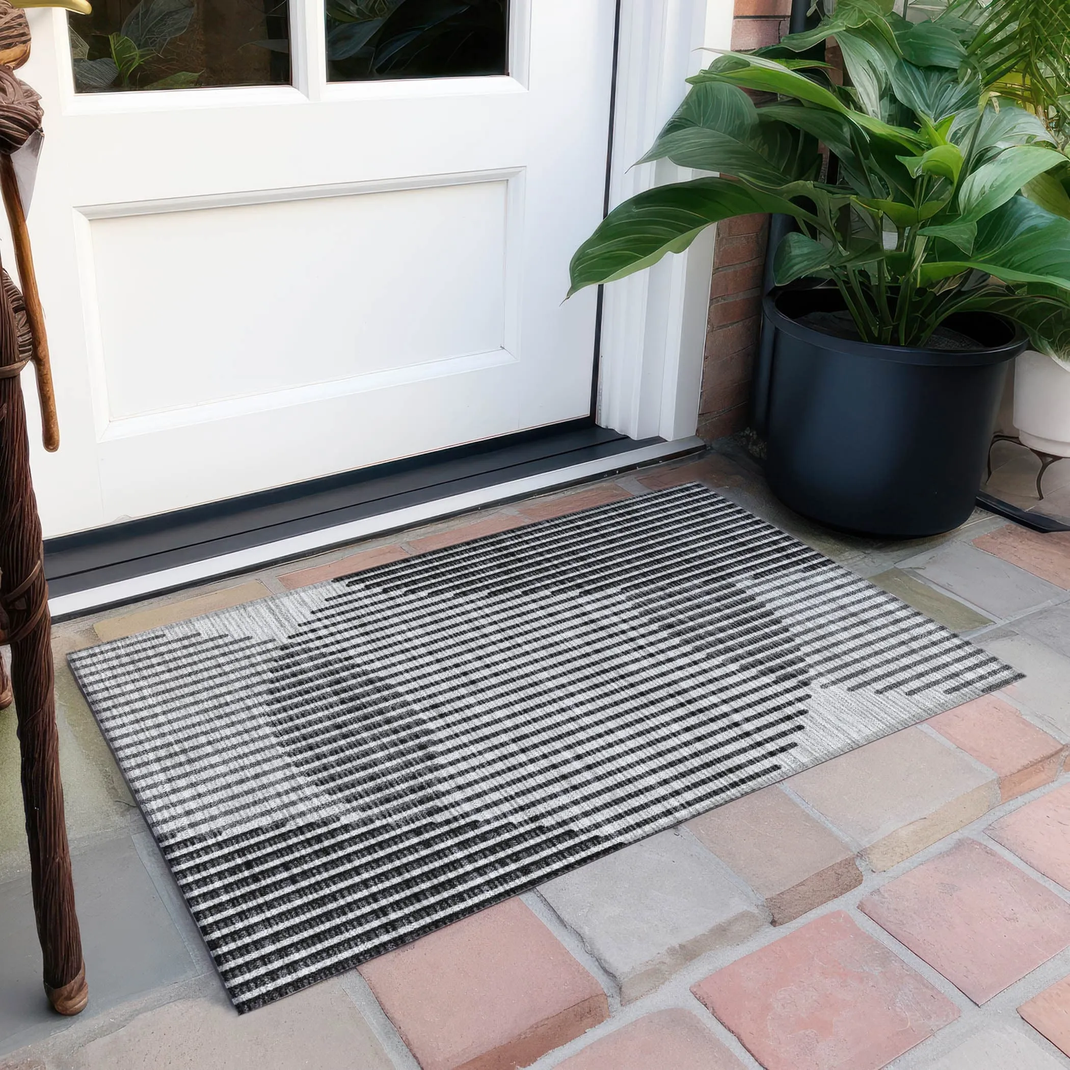 Machine Washable Indoor/ Outdoor Abstract Stripe Chantille Rug