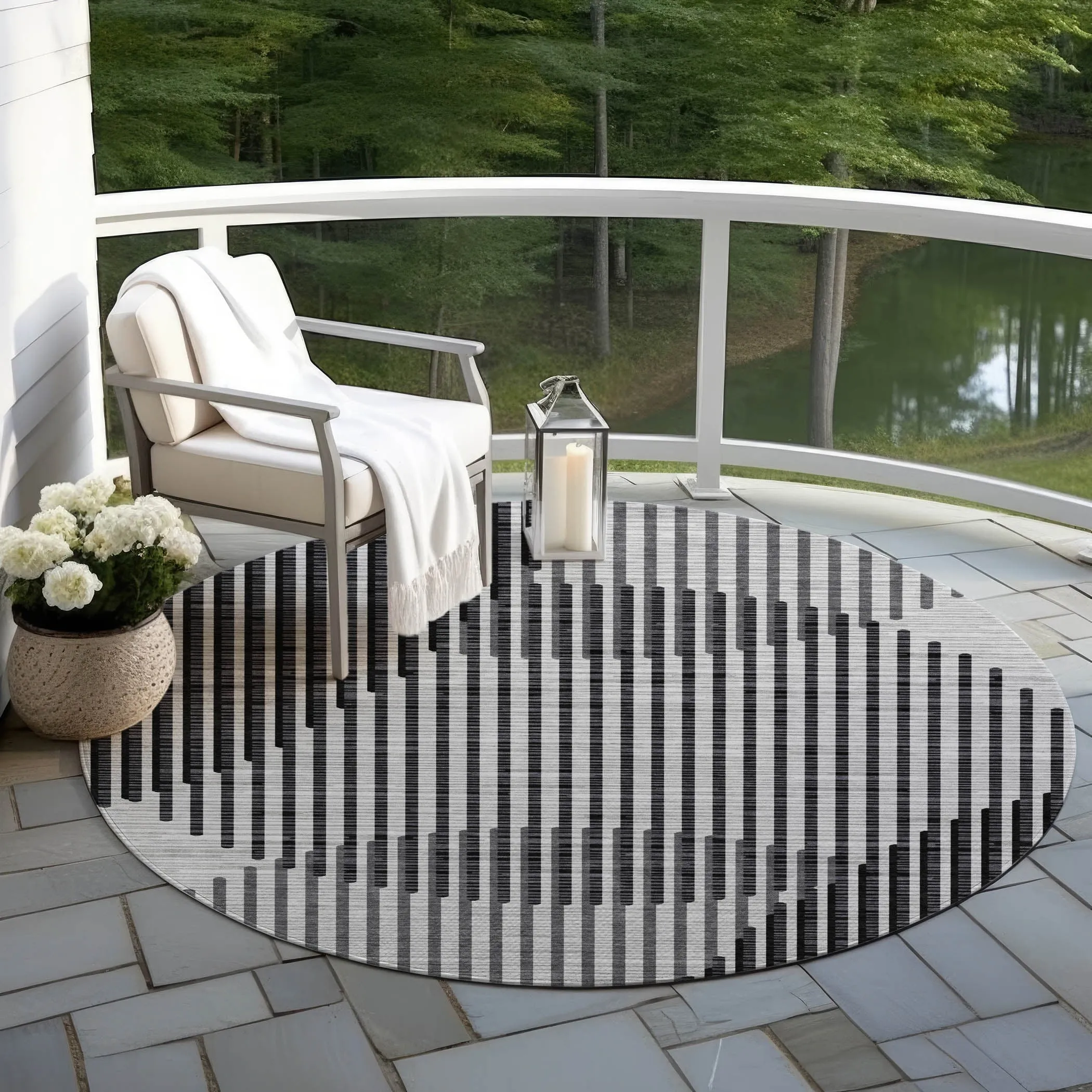 Machine Washable Indoor/ Outdoor Abstract Stripe Chantille Rug