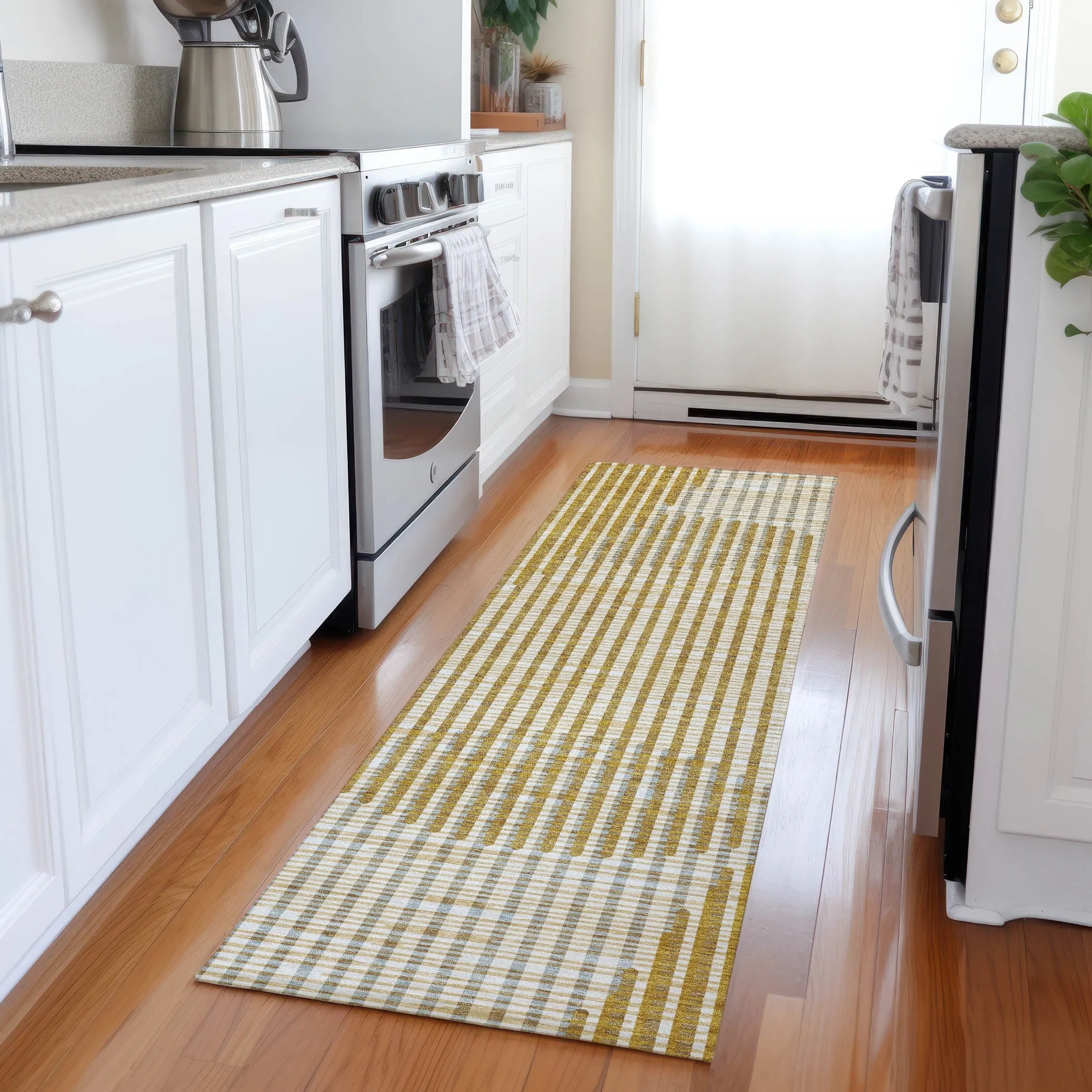 Machine Washable Indoor/ Outdoor Abstract Stripe Chantille Rug