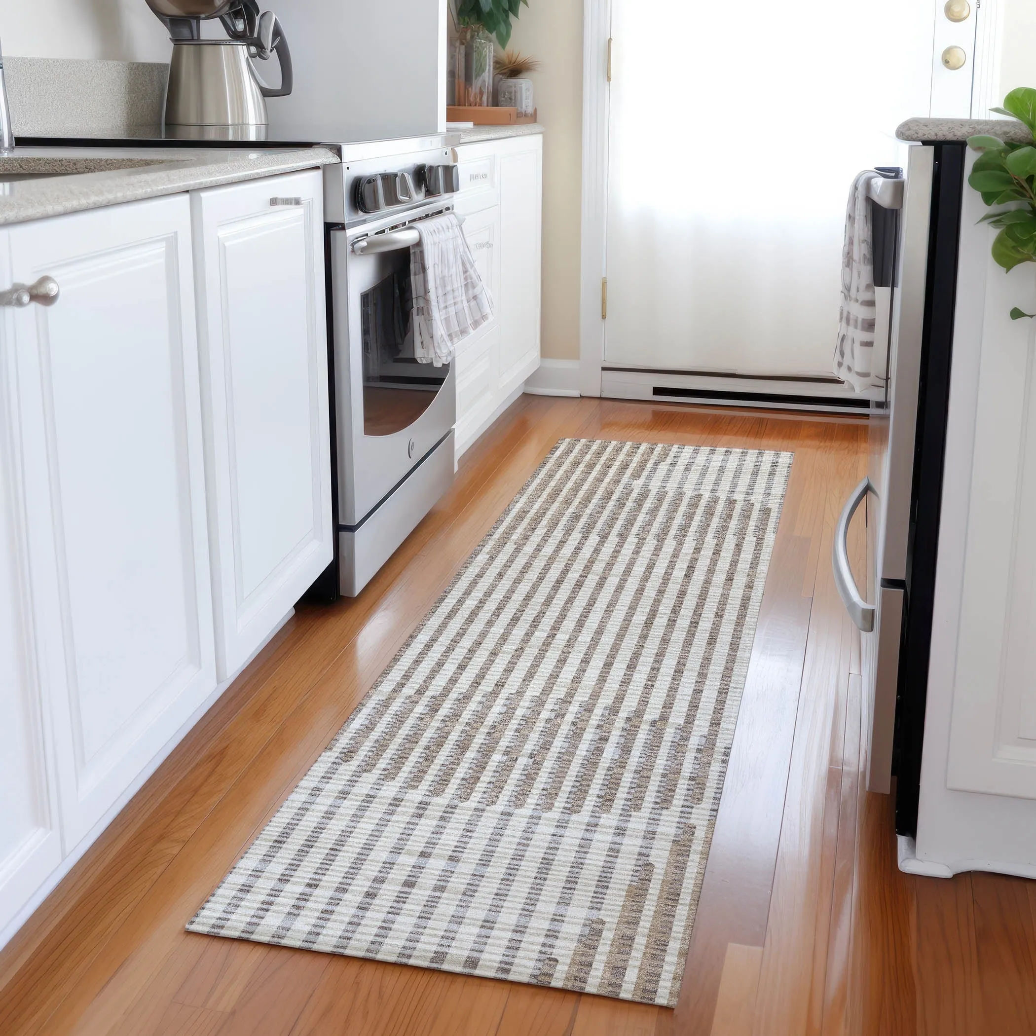 Machine Washable Indoor/ Outdoor Abstract Stripe Chantille Rug