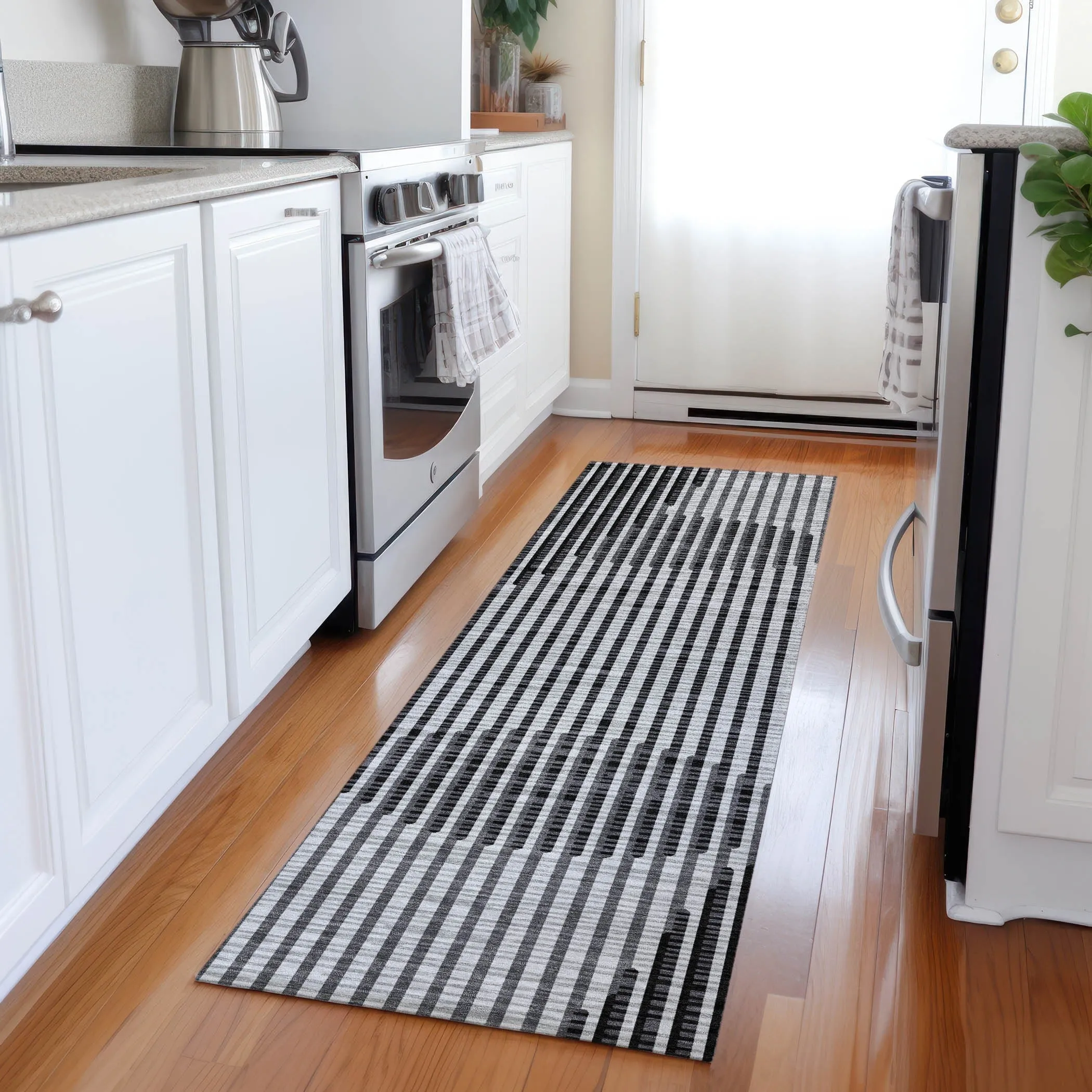 Machine Washable Indoor/ Outdoor Abstract Stripe Chantille Rug