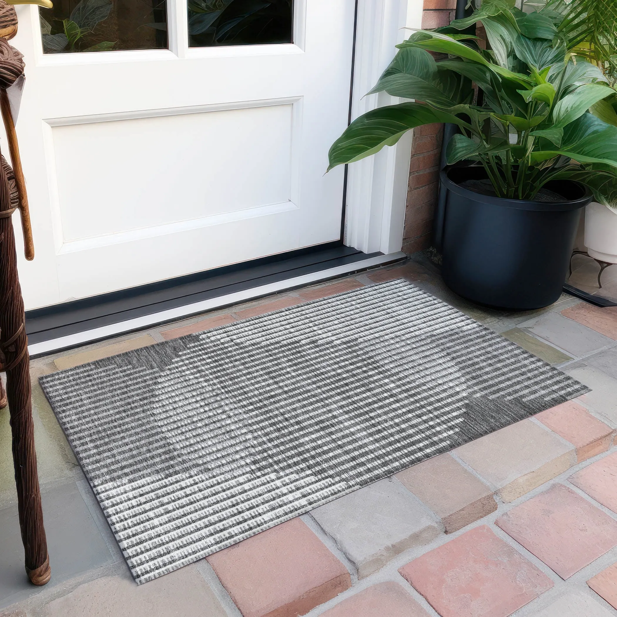Machine Washable Indoor/ Outdoor Abstract Stripe Chantille Rug