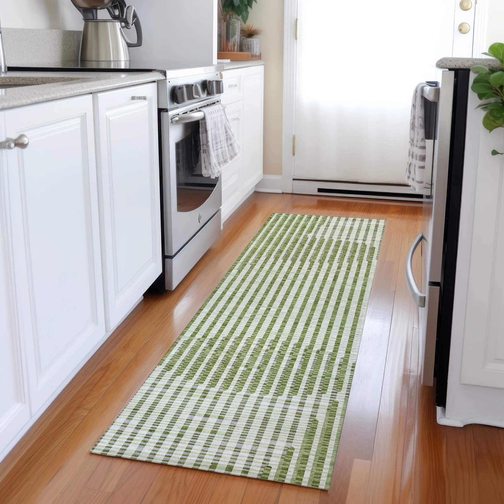 Machine Washable Indoor/ Outdoor Abstract Stripe Chantille Rug