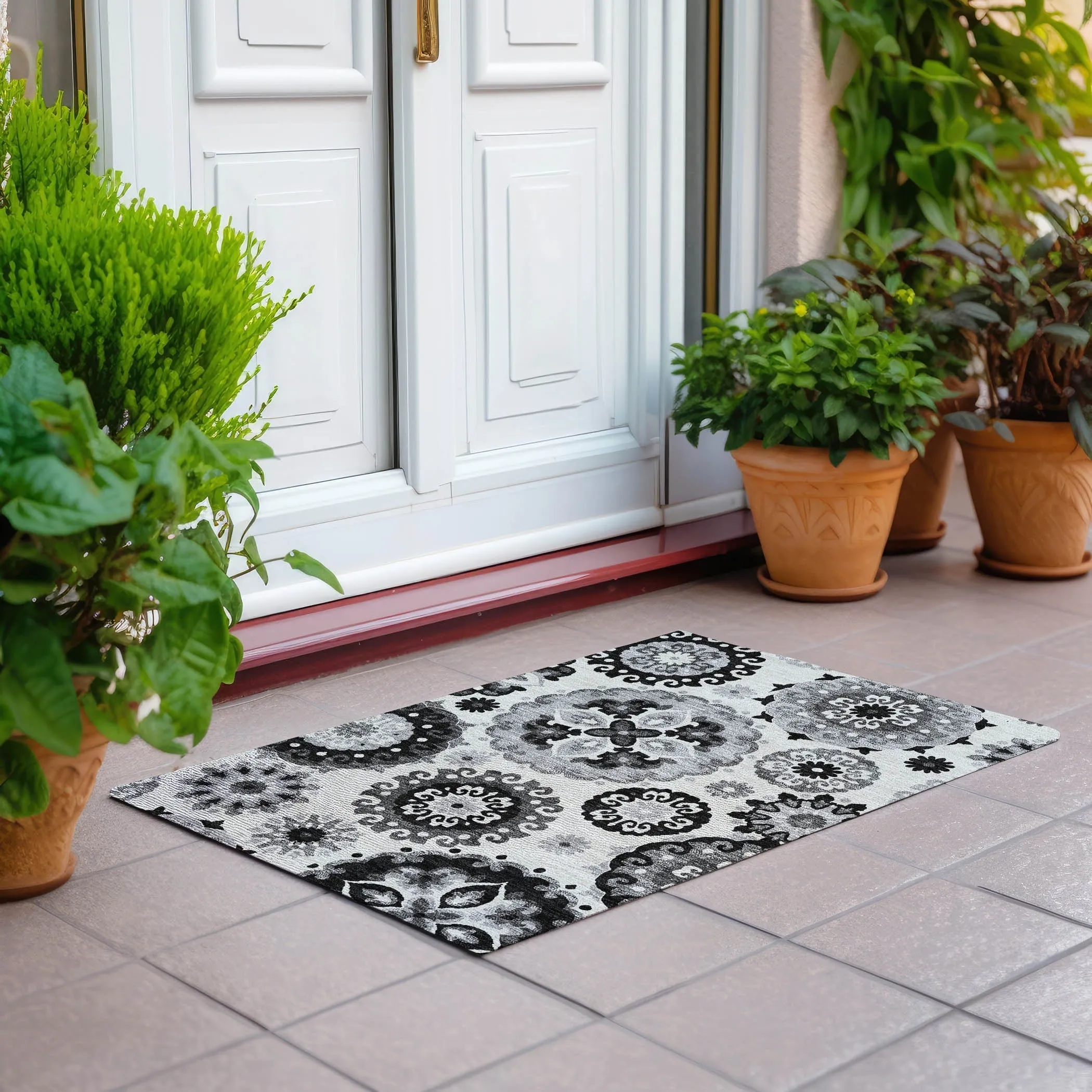 Machine Washable Indoor/ Outdoor Chantille Casual Medallion Rug