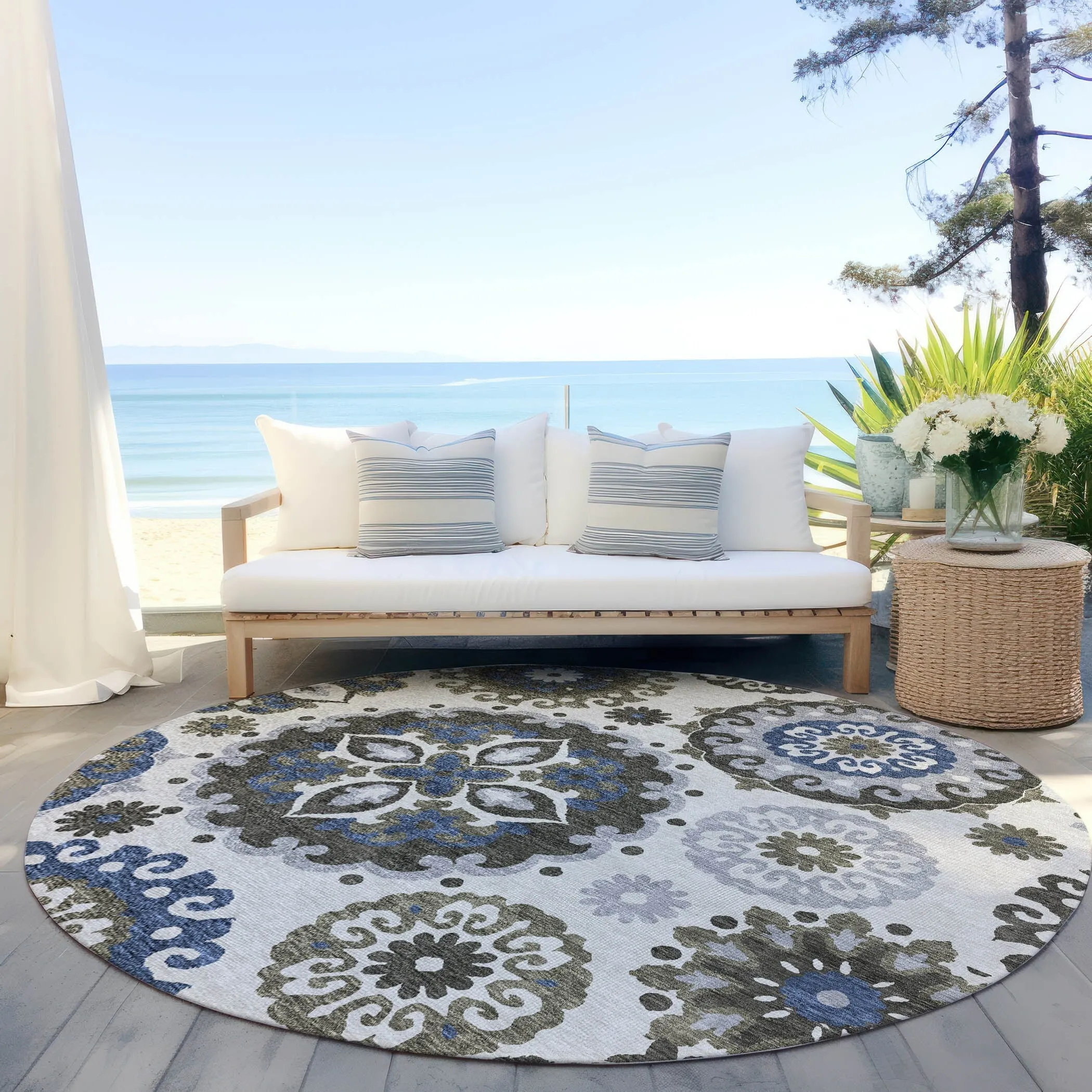 Machine Washable Indoor/ Outdoor Chantille Casual Medallion Rug