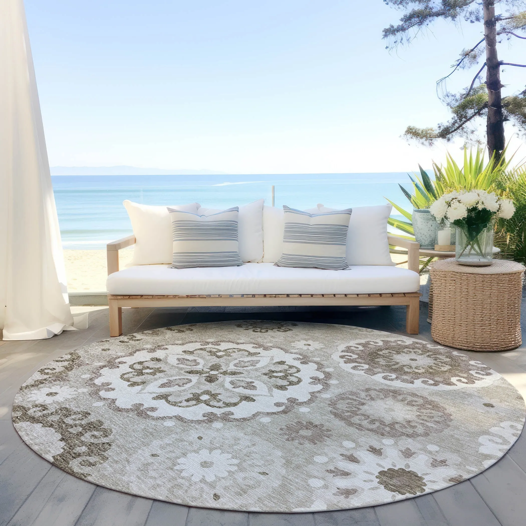 Machine Washable Indoor/ Outdoor Chantille Casual Medallion Rug