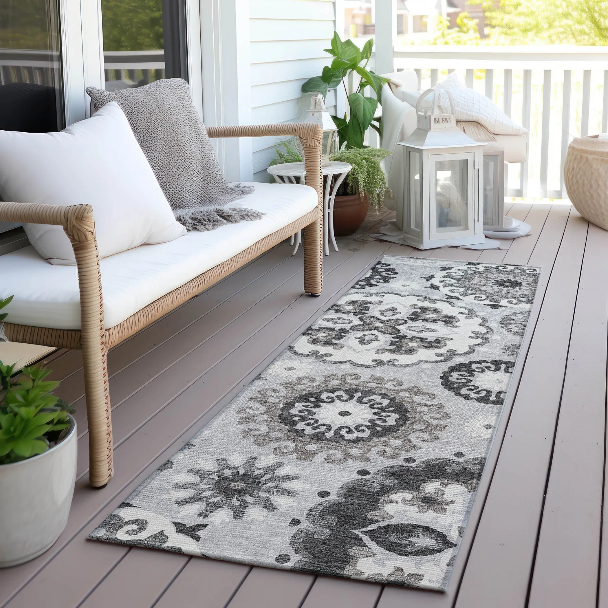 Machine Washable Indoor/ Outdoor Chantille Casual Medallion Rug