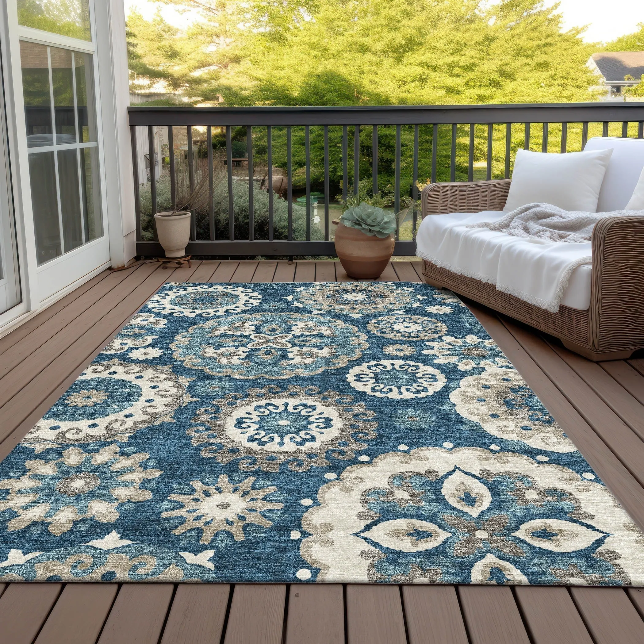 Machine Washable Indoor/ Outdoor Chantille Casual Medallion Rug
