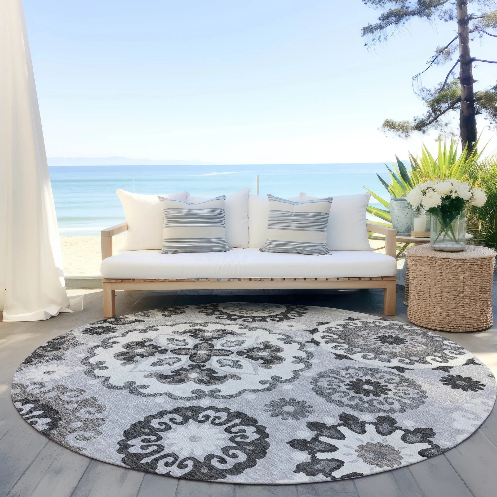 Machine Washable Indoor/ Outdoor Chantille Casual Medallion Rug