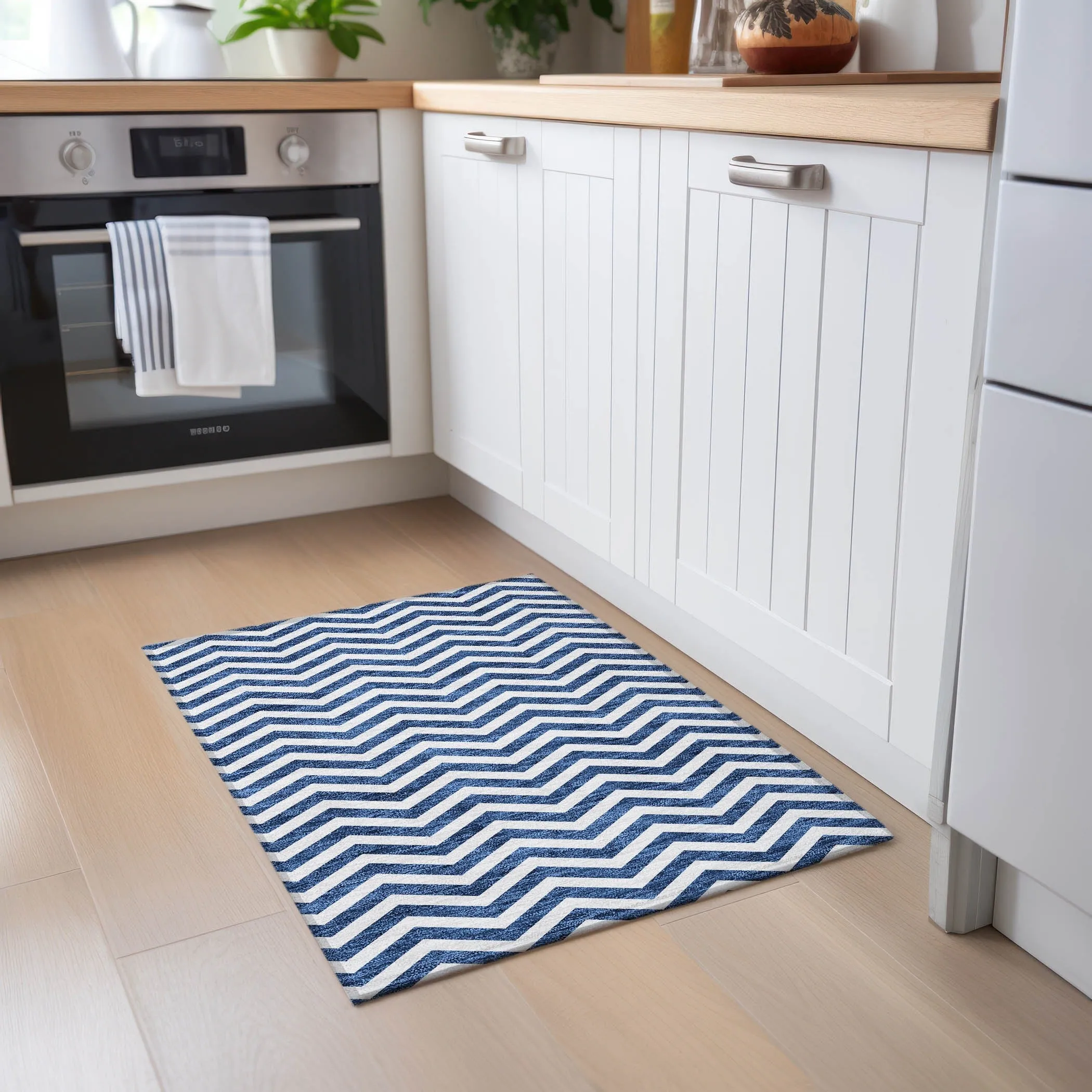 Machine Washable Indoor/ Outdoor Chantille Chevron Stripe Rug