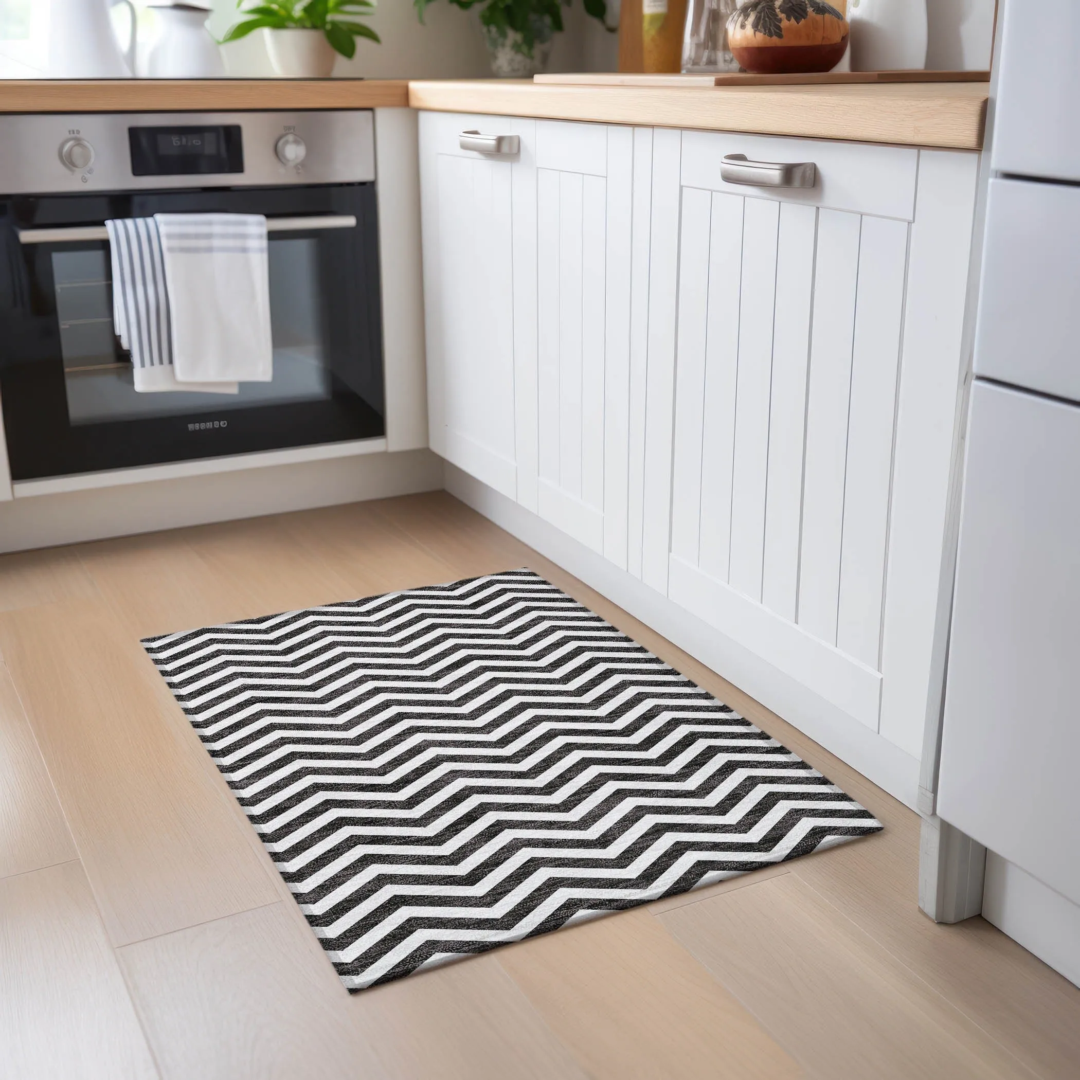 Machine Washable Indoor/ Outdoor Chantille Chevron Stripe Rug