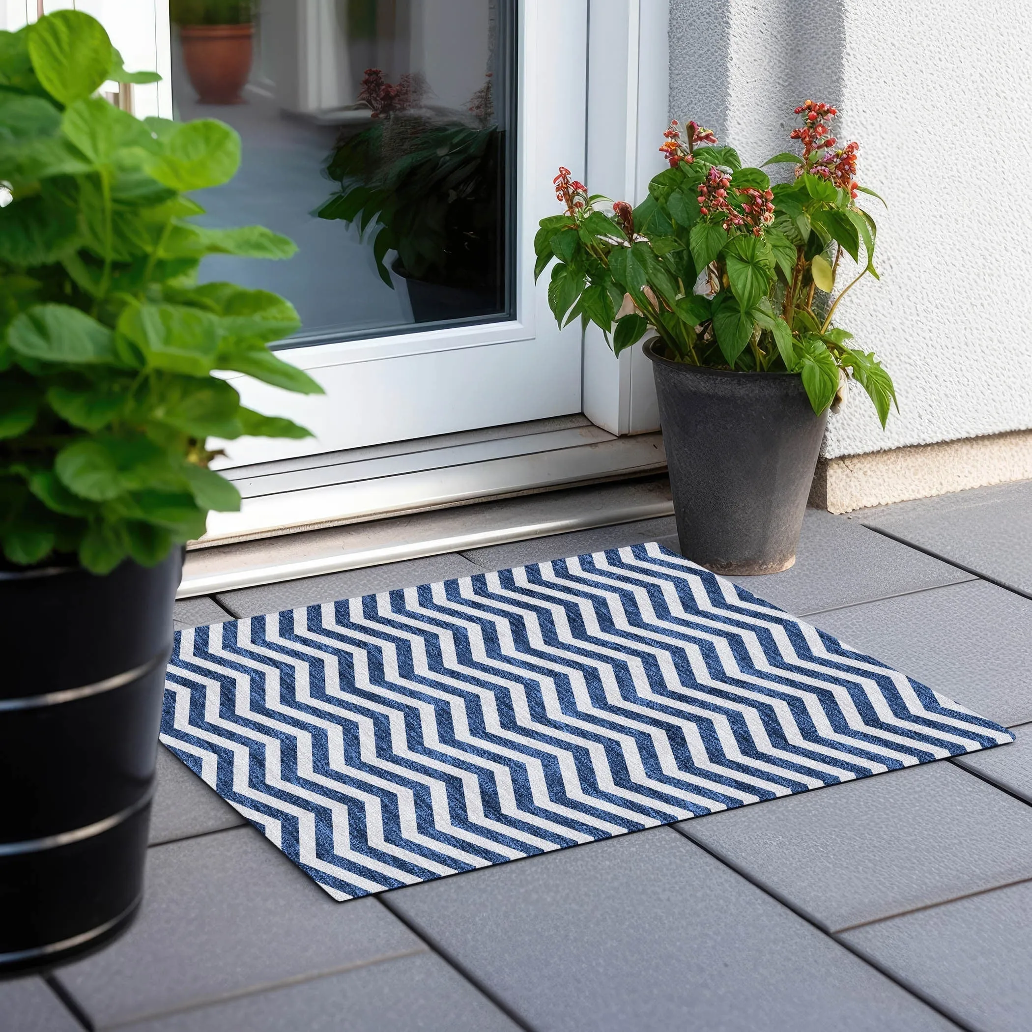 Machine Washable Indoor/ Outdoor Chantille Chevron Stripe Rug