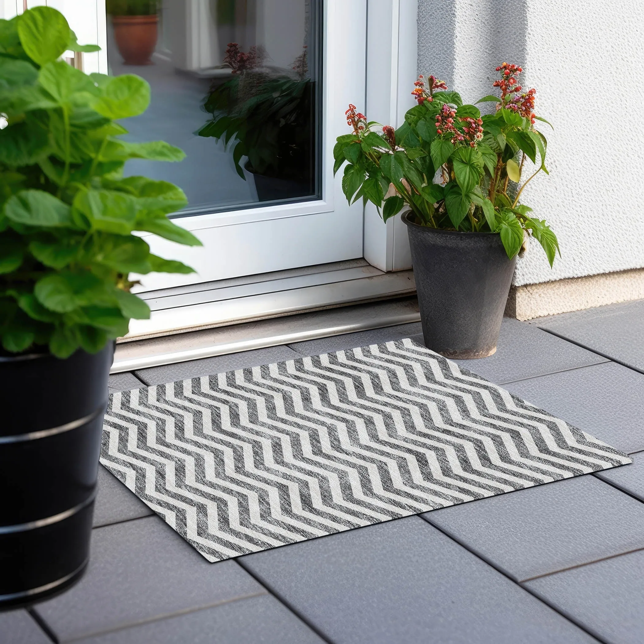 Machine Washable Indoor/ Outdoor Chantille Chevron Stripe Rug