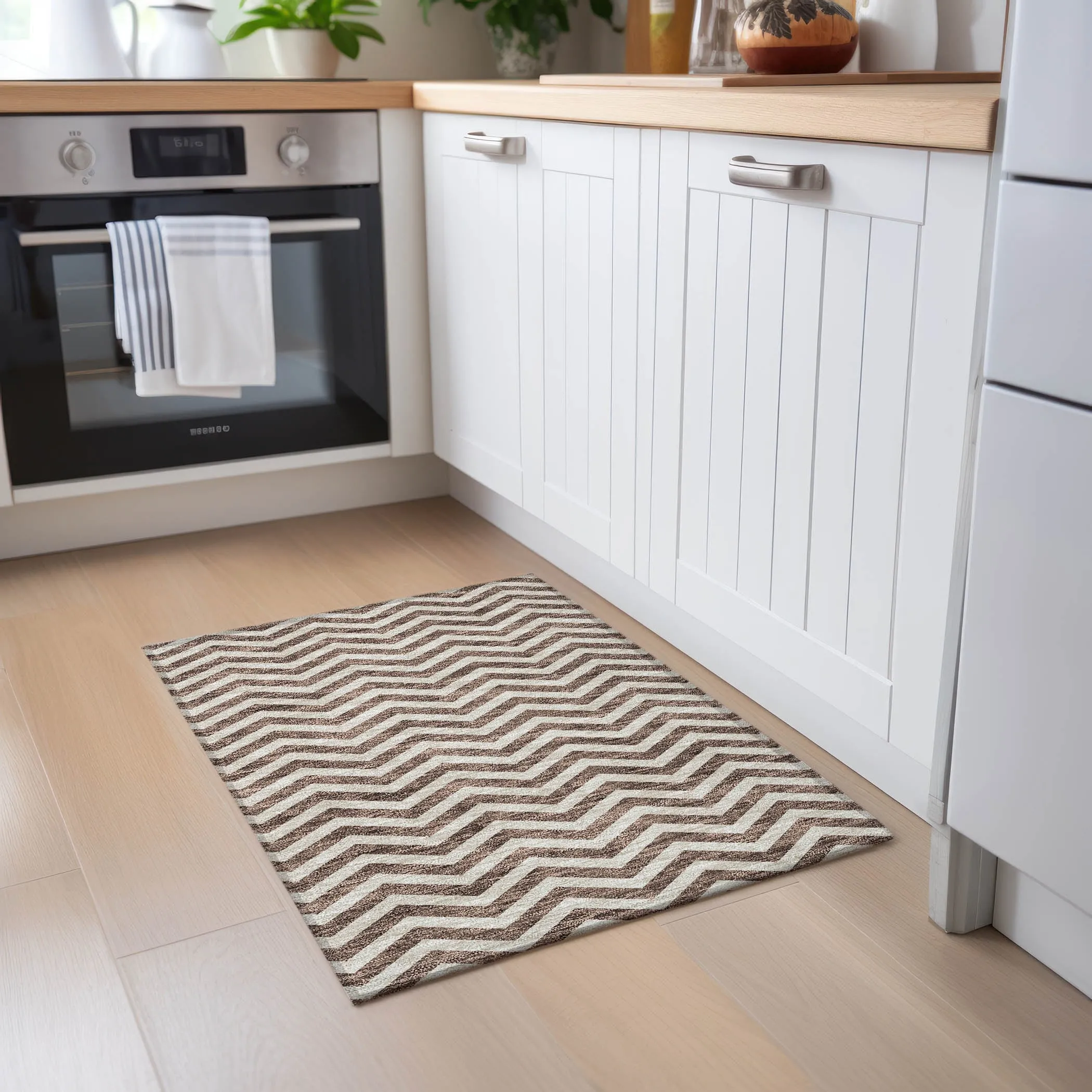 Machine Washable Indoor/ Outdoor Chantille Chevron Stripe Rug