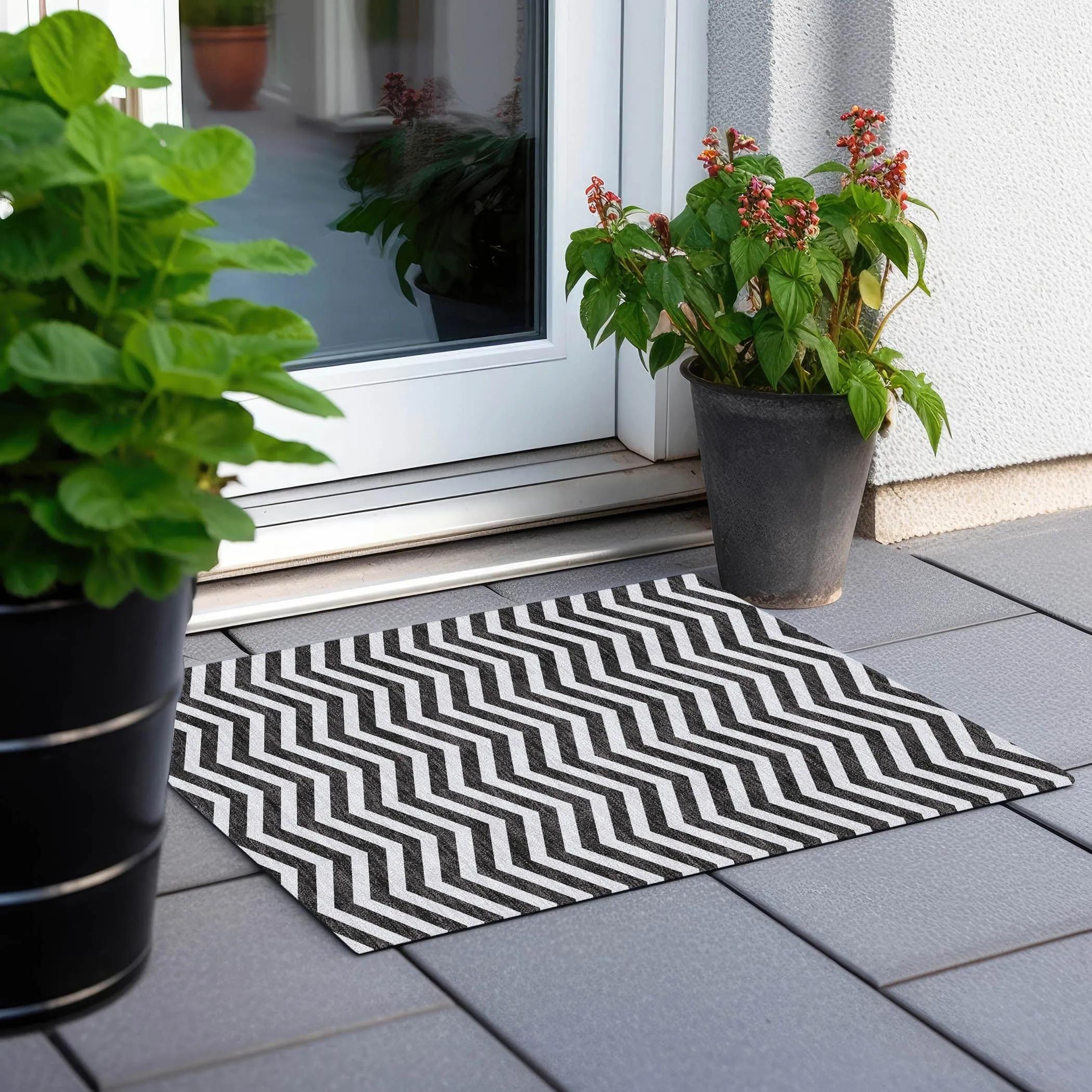 Machine Washable Indoor/ Outdoor Chantille Chevron Stripe Rug