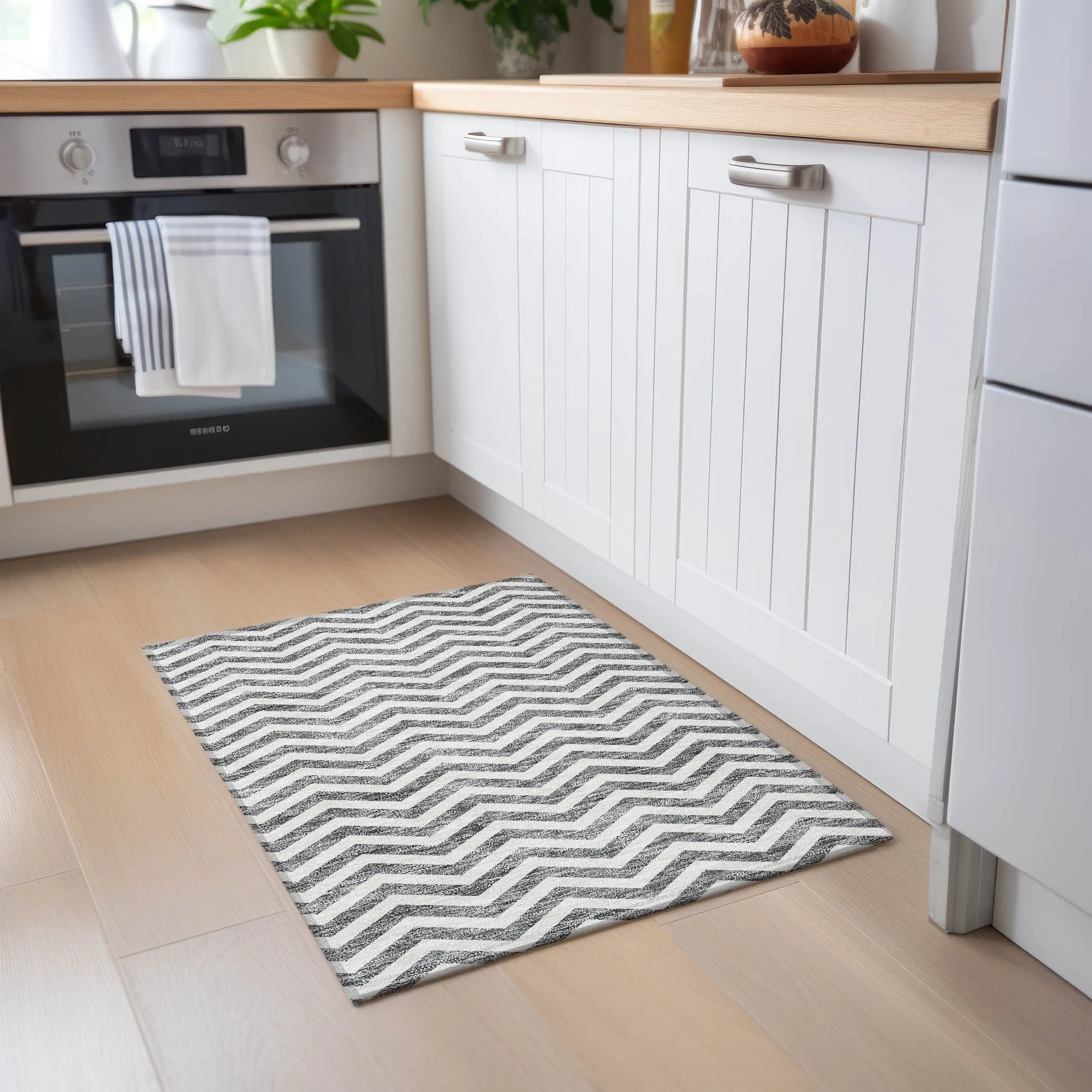 Machine Washable Indoor/ Outdoor Chantille Chevron Stripe Rug