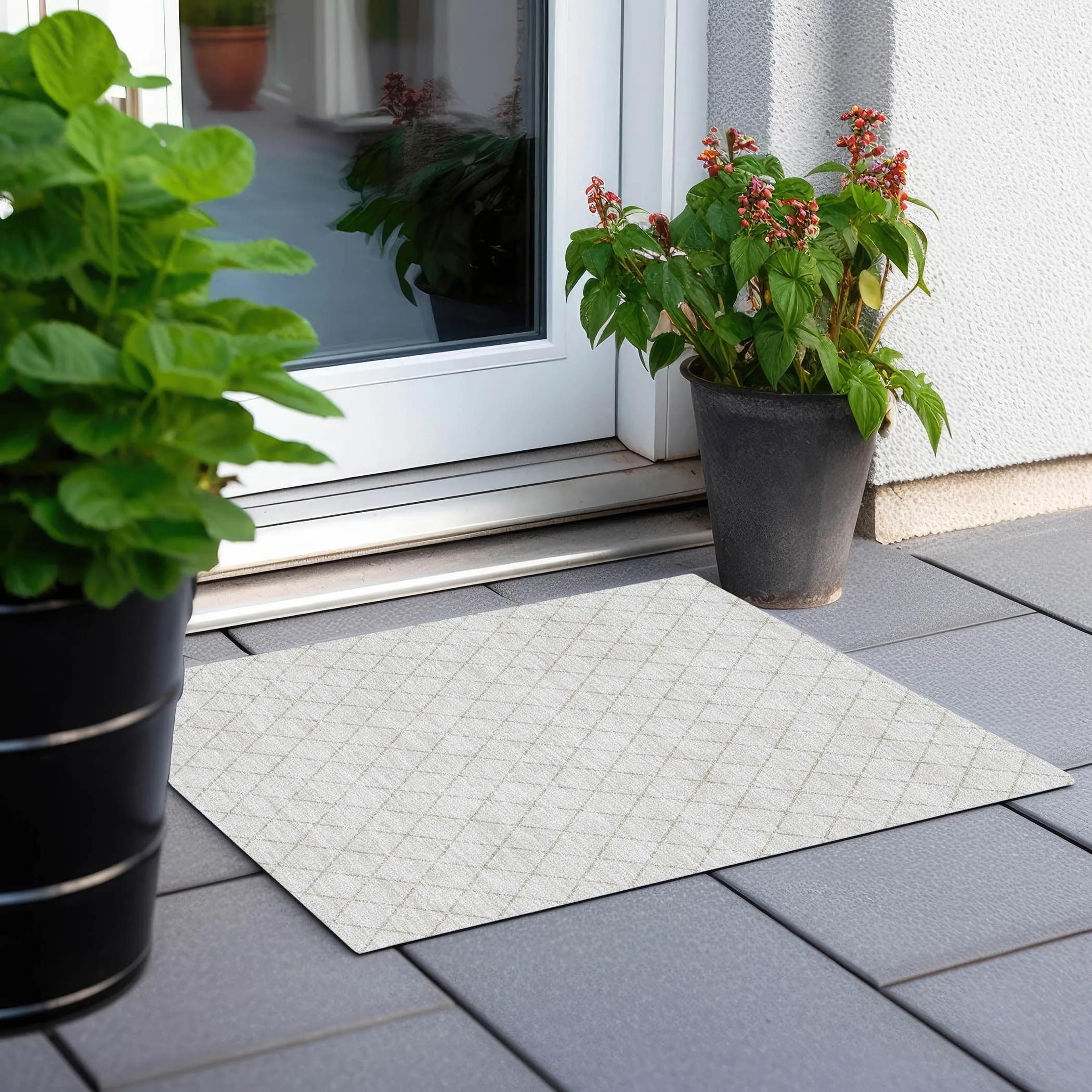 Machine Washable Indoor/ Outdoor Chantille Diamond Trellis Rug